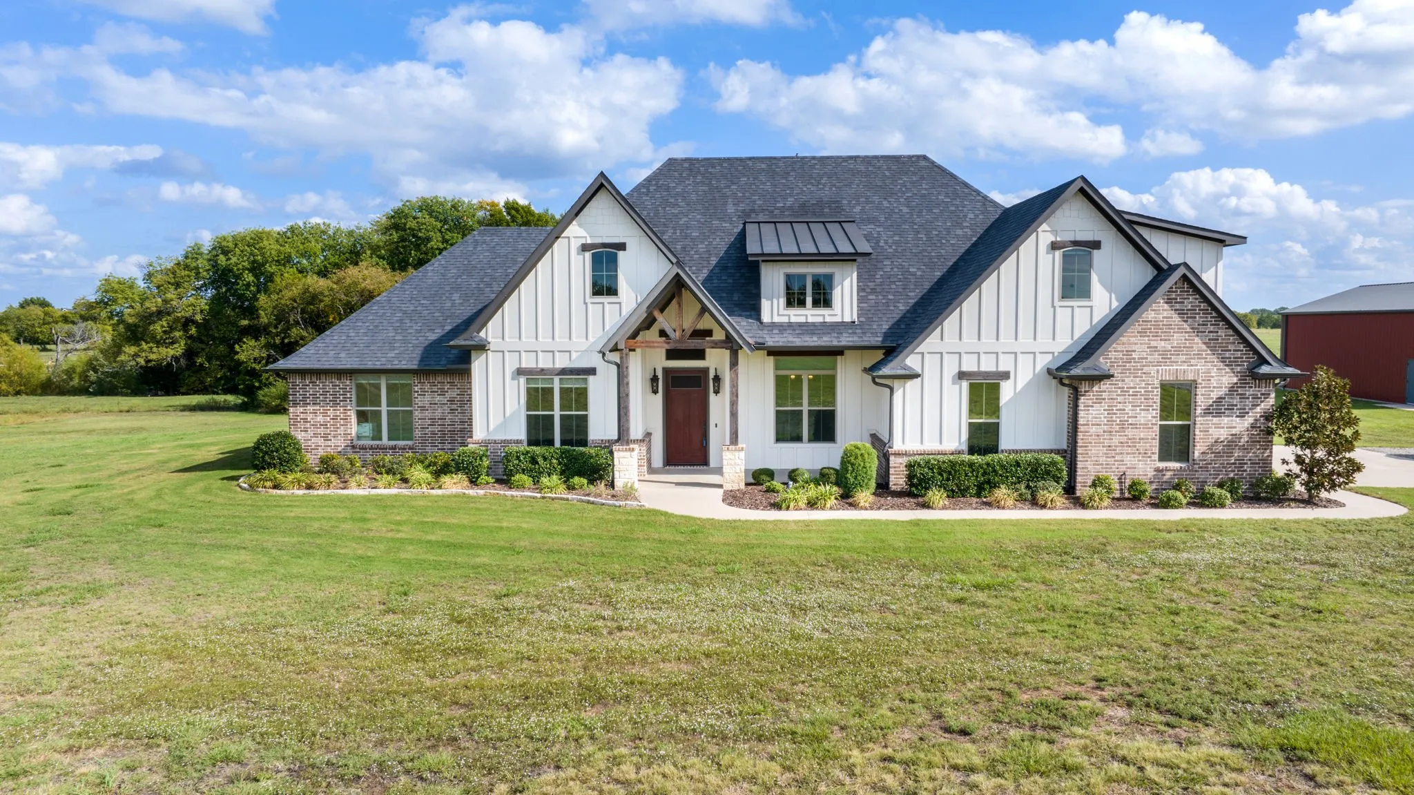 Single Family Residence For Sale in Grayson County , 121 Pecan Valley Court, Sherman, Texas 75090, 4 Bedroom, 4 Bathroom, 2 Garage spaces, 3,100 Sqft, built in 2021, mls#21409633, Real Estate Agent in Sherman, Homes For Sale in Grayson county, Homes For Sale in Sherman, Realtor in Sherman Texas, Real Estate Brokerage Independent Realty Texas, Luminita Cordes Realtor