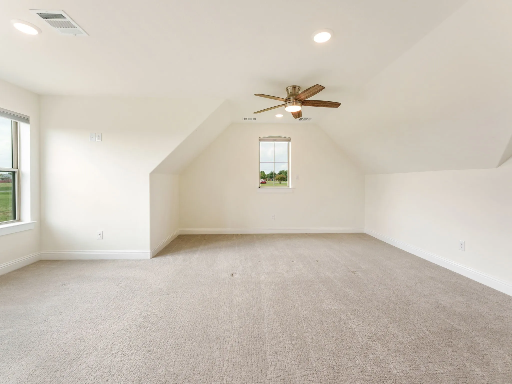 Single Family Residence For Sale in Grayson County , 121 Pecan Valley Court, Sherman, Texas 75090, 4 Bedroom, 4 Bathroom, 2 Garage spaces, 3,100 Sqft, built in 2021, mls#21409633, Real Estate Agent in Sherman, Homes For Sale in Grayson county, Homes For Sale in Sherman, Realtor in Sherman Texas, Real Estate Brokerage Independent Realty Texas, Luminita Cordes Realtor