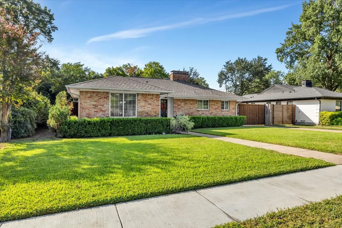 Single Family Residence For Sale