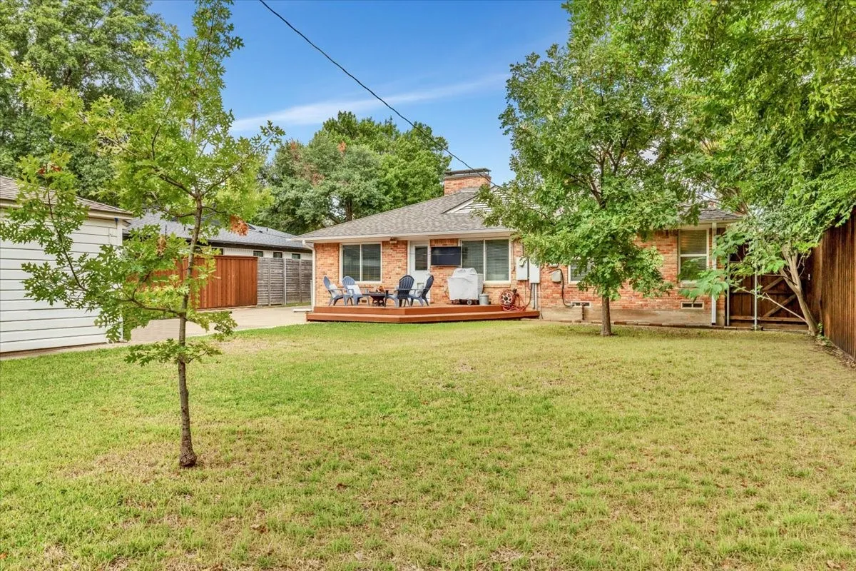 Single Family Residence For Sale in Dallas County , 6452 Highgate Lane, Dallas, Texas 75214, 2 Bedroom, 2 Bathroom, 2 Garage spaces, 1,434 Sqft, built in 1953, mls#21411213, Real Estate Agent in Dallas, Homes For Sale in Dallas county, Homes For Sale in Dallas, Realtor in Dallas Texas, Real Estate Brokerage Independent Realty Texas, Luminita Cordes Realtor
