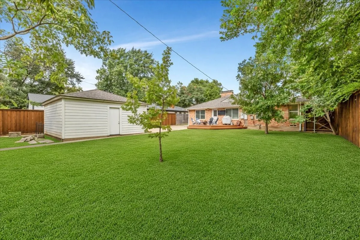 Single Family Residence For Sale in Dallas County , 6452 Highgate Lane, Dallas, Texas 75214, 2 Bedroom, 2 Bathroom, 2 Garage spaces, 1,434 Sqft, built in 1953, mls#21411213, Real Estate Agent in Dallas, Homes For Sale in Dallas county, Homes For Sale in Dallas, Realtor in Dallas Texas, Real Estate Brokerage Independent Realty Texas, Luminita Cordes Realtor