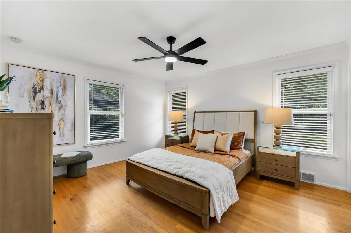Single Family Residence For Sale in Dallas County , 6452 Highgate Lane, Dallas, Texas 75214, 2 Bedroom, 2 Bathroom, 2 Garage spaces, 1,434 Sqft, built in 1953, mls#21411213, Real Estate Agent in Dallas, Homes For Sale in Dallas county, Homes For Sale in Dallas, Realtor in Dallas Texas, Real Estate Brokerage Independent Realty Texas, Luminita Cordes Realtor