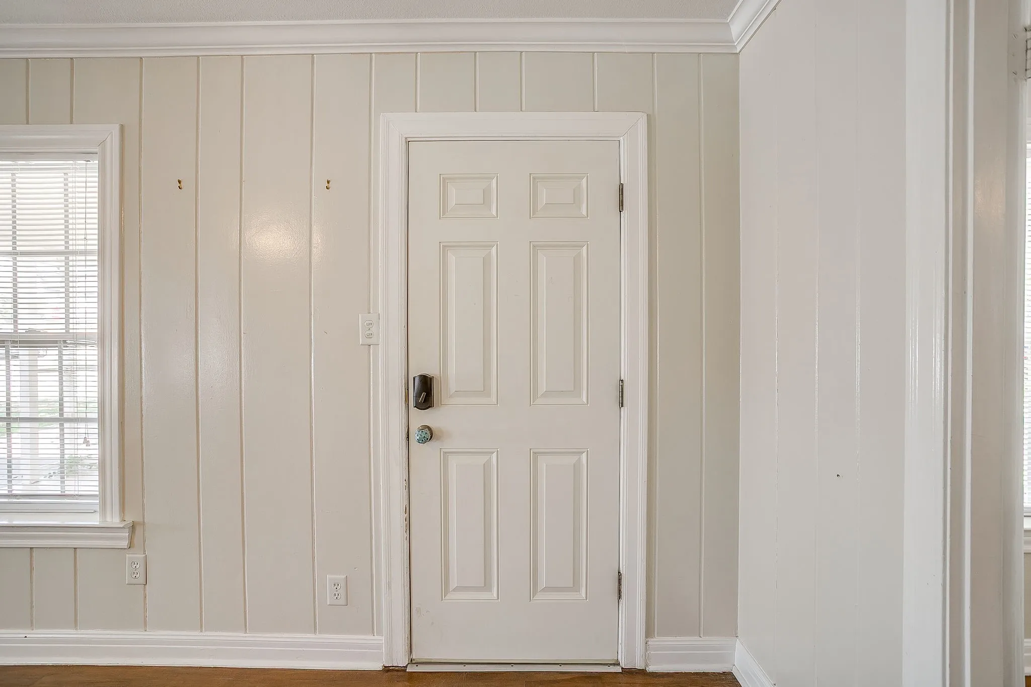 Single Family Residence For Rent in Tarrant County , 2604 Wayside Avenue, Fort Worth, Texas 76110, 2 Bedroom, 1 Bathroom, Garage spaces, 1,240 Sqft, built in 1941, mls#21411680, Real Estate Agent in Fort Worth, Homes For Rent in Tarrant county, Homes For Rent in Fort Worth, Realtor in Fort Worth Texas, Real Estate Brokerage Independent Realty Texas, Luminita Cordes Realtor