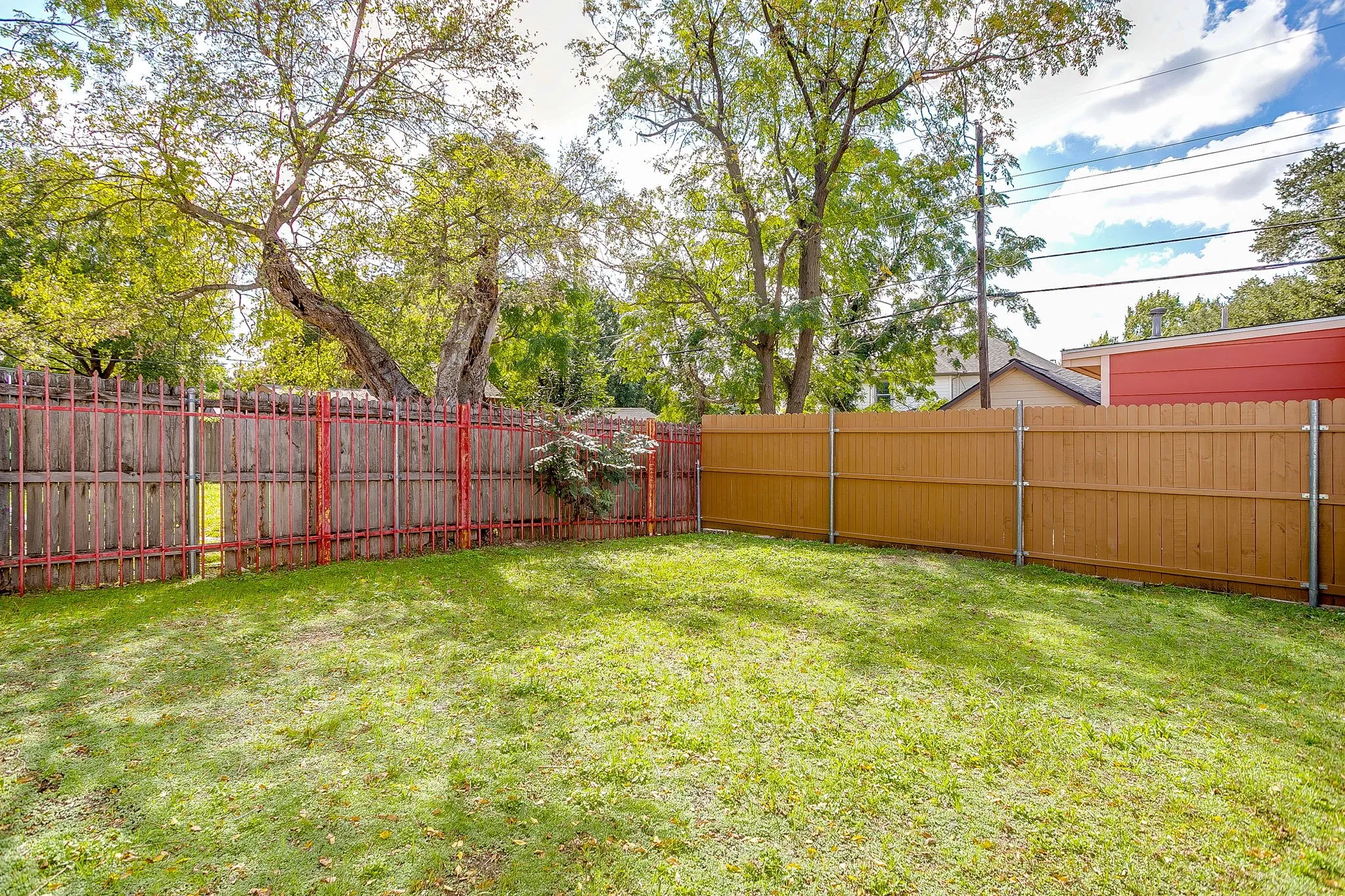 Single Family Residence For Rent in Tarrant County , 2604 Wayside Avenue, Fort Worth, Texas 76110, 2 Bedroom, 1 Bathroom, Garage spaces, 1,240 Sqft, built in 1941, mls#21411680, Real Estate Agent in Fort Worth, Homes For Rent in Tarrant county, Homes For Rent in Fort Worth, Realtor in Fort Worth Texas, Real Estate Brokerage Independent Realty Texas, Luminita Cordes Realtor