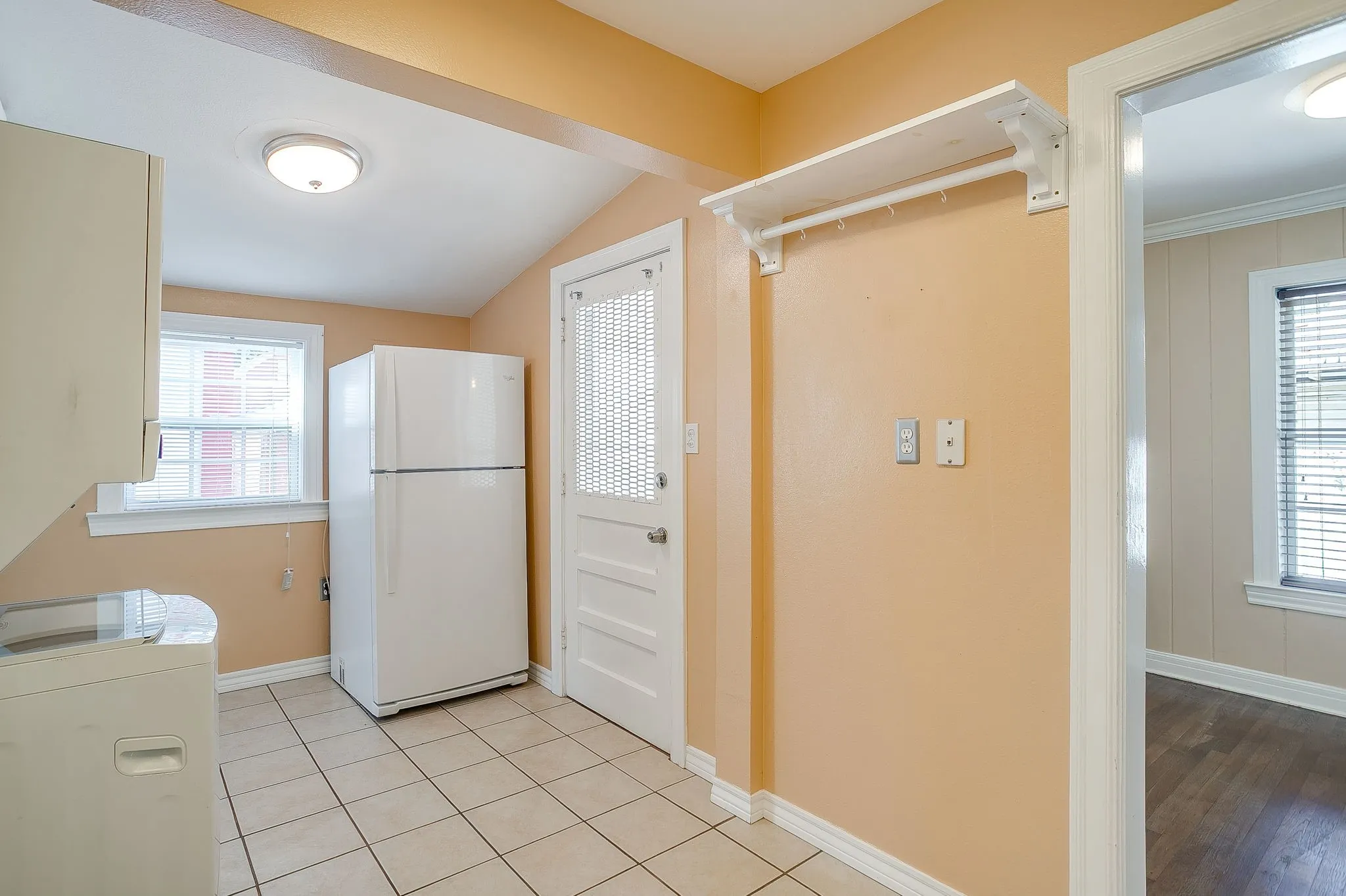 Single Family Residence For Rent in Tarrant County , 2604 Wayside Avenue, Fort Worth, Texas 76110, 2 Bedroom, 1 Bathroom, Garage spaces, 1,240 Sqft, built in 1941, mls#21411680, Real Estate Agent in Fort Worth, Homes For Rent in Tarrant county, Homes For Rent in Fort Worth, Realtor in Fort Worth Texas, Real Estate Brokerage Independent Realty Texas, Luminita Cordes Realtor