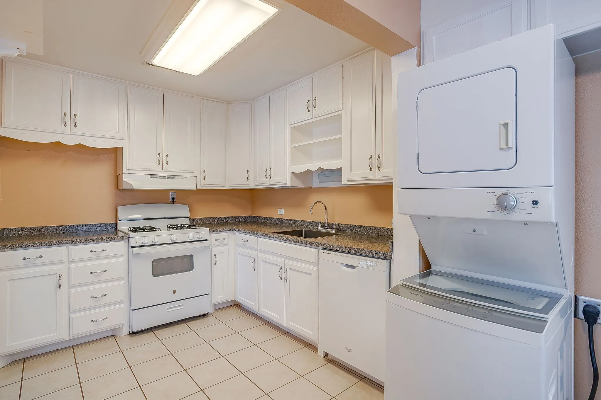 Single Family Residence For Rent in Tarrant County , 2604 Wayside Avenue, Fort Worth, Texas 76110, 2 Bedroom, 1 Bathroom, Garage spaces, 1,240 Sqft, built in 1941, mls#21411680, Real Estate Agent in Fort Worth, Homes For Rent in Tarrant county, Homes For Rent in Fort Worth, Realtor in Fort Worth Texas, Real Estate Brokerage Independent Realty Texas, Luminita Cordes Realtor