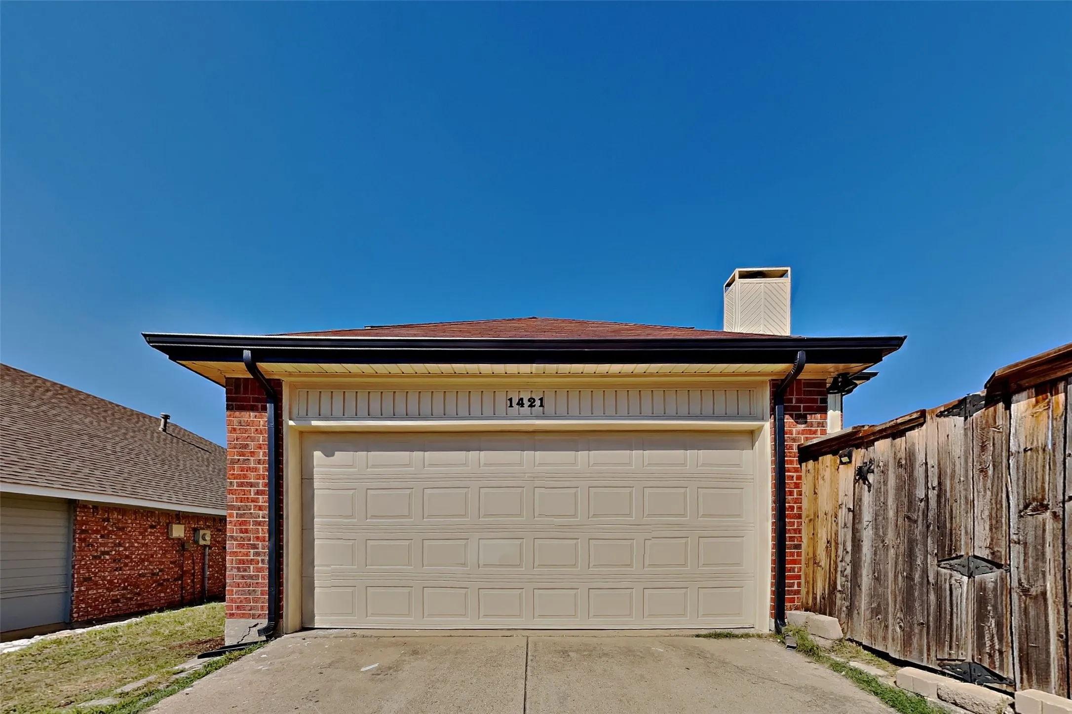 Single Family Residence For Rent in Denton County , 1421 Mapleview Drive, Carrollton, Texas 75007, 4 Bedroom, 3 Bathroom, 2 Garage spaces, 2,282 Sqft, built in 1991, mls#21411791, Real Estate Agent in Carrollton, Homes For Rent in Denton county, Homes For Rent in Carrollton, Realtor in Carrollton Texas, Real Estate Brokerage Independent Realty Texas, Luminita Cordes Realtor