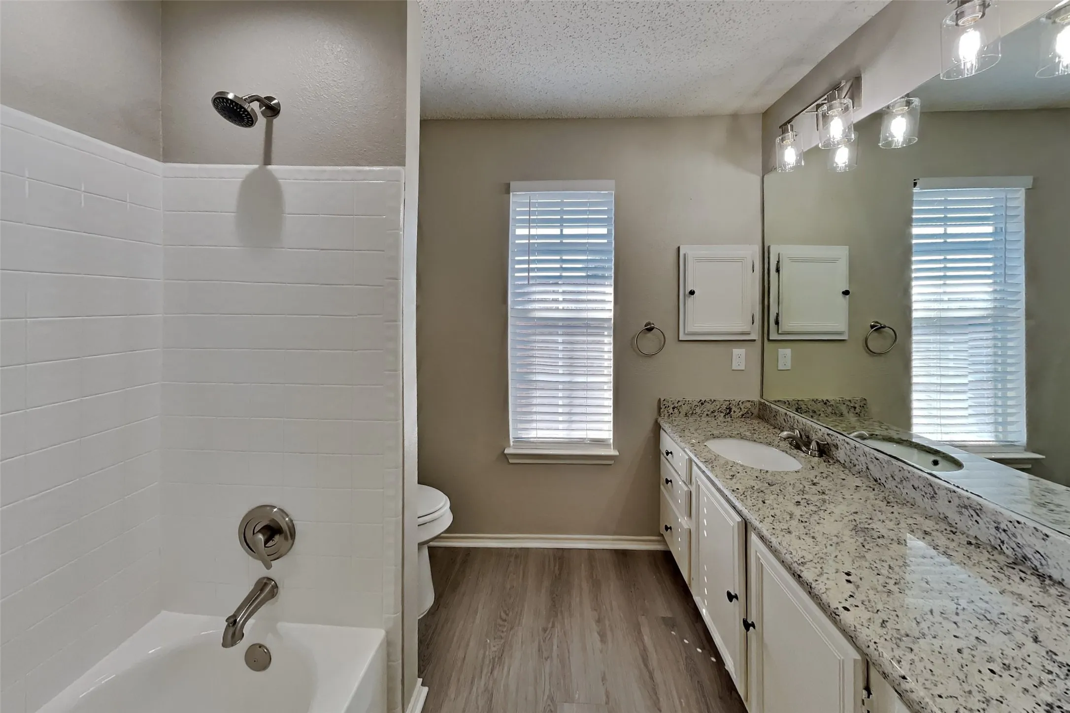 Single Family Residence For Rent in Denton County , 1421 Mapleview Drive, Carrollton, Texas 75007, 4 Bedroom, 3 Bathroom, 2 Garage spaces, 2,282 Sqft, built in 1991, mls#21411791, Real Estate Agent in Carrollton, Homes For Rent in Denton county, Homes For Rent in Carrollton, Realtor in Carrollton Texas, Real Estate Brokerage Independent Realty Texas, Luminita Cordes Realtor