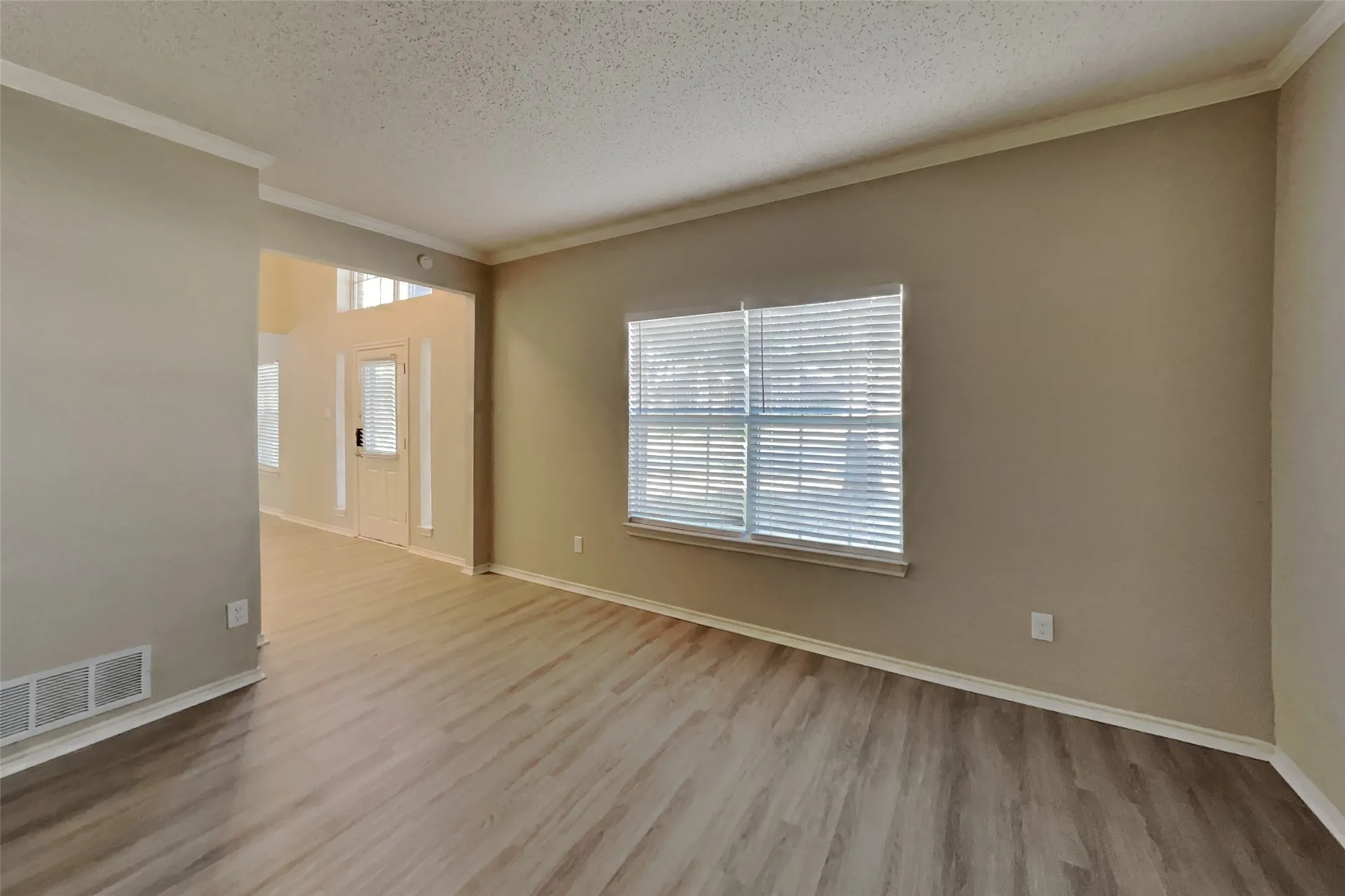 Single Family Residence For Rent in Denton County , 1421 Mapleview Drive, Carrollton, Texas 75007, 4 Bedroom, 3 Bathroom, 2 Garage spaces, 2,282 Sqft, built in 1991, mls#21411791, Real Estate Agent in Carrollton, Homes For Rent in Denton county, Homes For Rent in Carrollton, Realtor in Carrollton Texas, Real Estate Brokerage Independent Realty Texas, Luminita Cordes Realtor