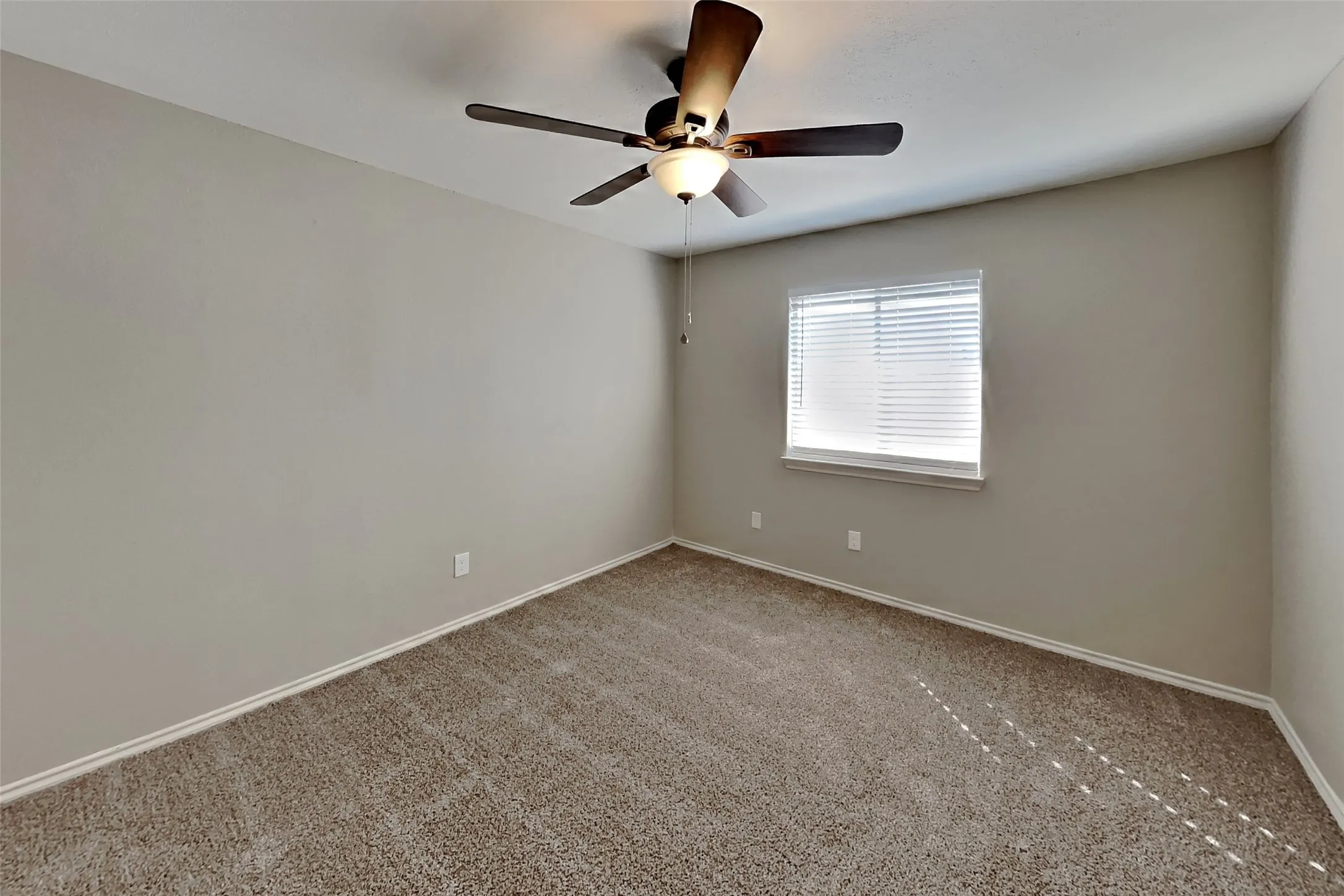 Single Family Residence For Rent in Denton County , 1421 Mapleview Drive, Carrollton, Texas 75007, 4 Bedroom, 3 Bathroom, 2 Garage spaces, 2,282 Sqft, built in 1991, mls#21411791, Real Estate Agent in Carrollton, Homes For Rent in Denton county, Homes For Rent in Carrollton, Realtor in Carrollton Texas, Real Estate Brokerage Independent Realty Texas, Luminita Cordes Realtor