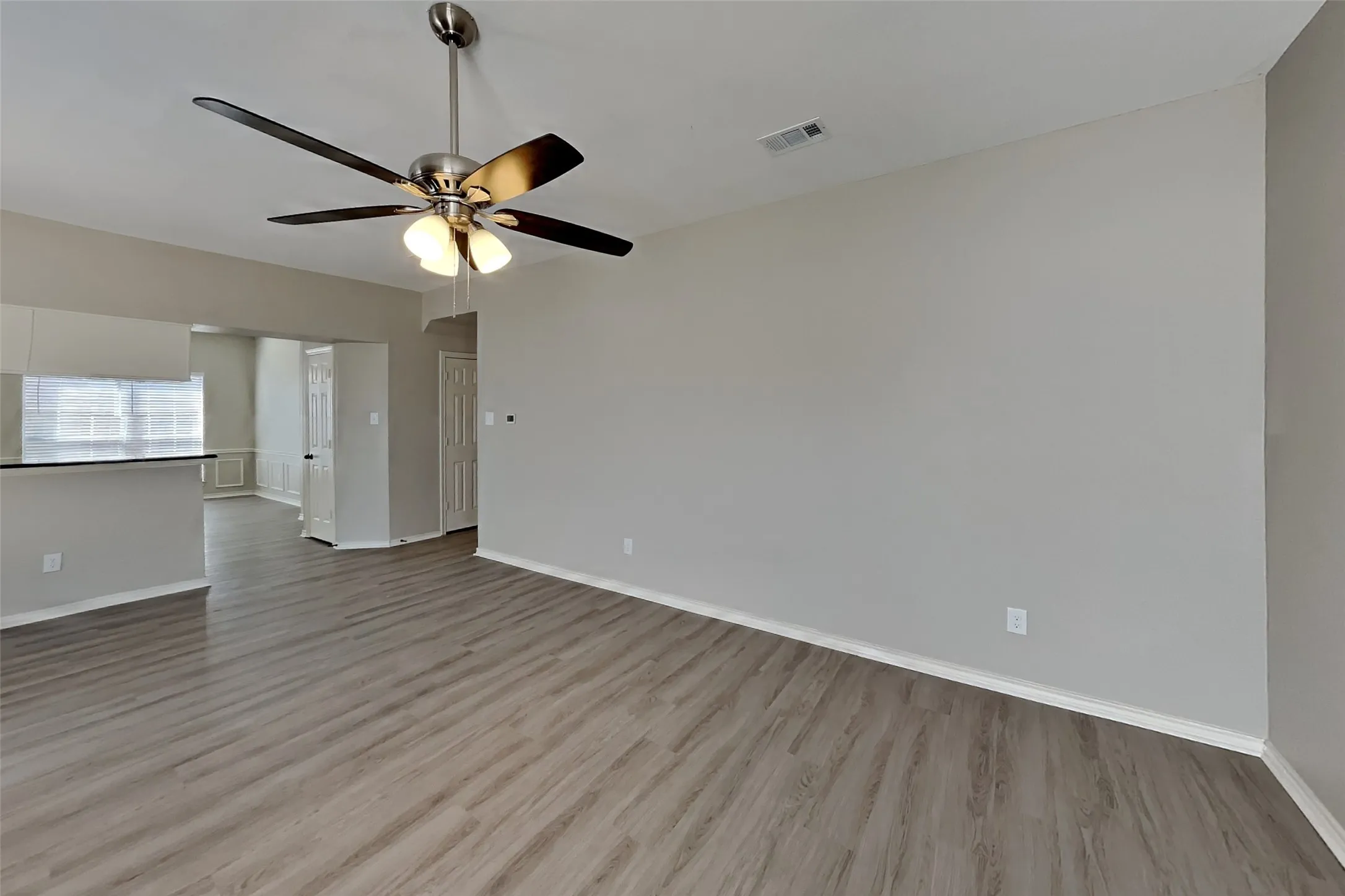 Single Family Residence For Rent in Denton County , 1421 Mapleview Drive, Carrollton, Texas 75007, 4 Bedroom, 3 Bathroom, 2 Garage spaces, 2,282 Sqft, built in 1991, mls#21411791, Real Estate Agent in Carrollton, Homes For Rent in Denton county, Homes For Rent in Carrollton, Realtor in Carrollton Texas, Real Estate Brokerage Independent Realty Texas, Luminita Cordes Realtor