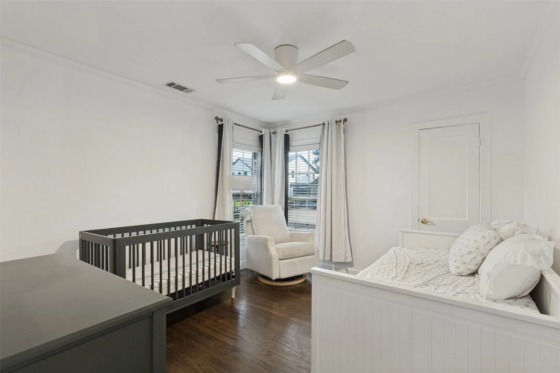Single Family Residence For Rent in Dallas County , 6275 Revere Place, Dallas, Texas 75214, 2 Bedroom, 2 Bathroom, 2 Garage spaces, 1,383 Sqft, built in 1941, mls#21411790, Real Estate Agent in Dallas, Homes For Rent in Dallas county, Homes For Rent in Dallas, Realtor in Dallas Texas, Real Estate Brokerage Independent Realty Texas, Luminita Cordes Realtor