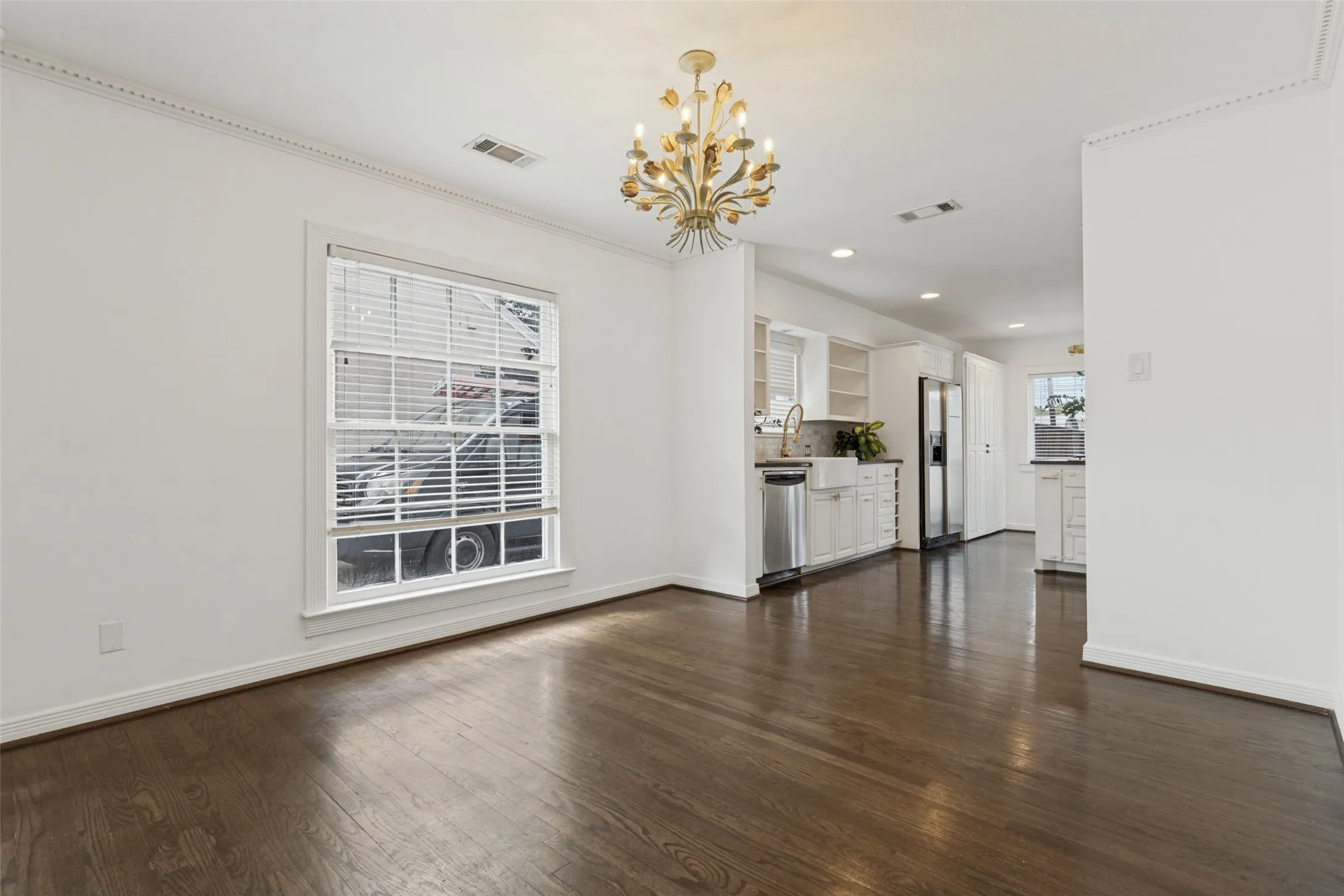 Single Family Residence For Rent in Dallas County , 6275 Revere Place, Dallas, Texas 75214, 2 Bedroom, 2 Bathroom, 2 Garage spaces, 1,383 Sqft, built in 1941, mls#21411790, Real Estate Agent in Dallas, Homes For Rent in Dallas county, Homes For Rent in Dallas, Realtor in Dallas Texas, Real Estate Brokerage Independent Realty Texas, Luminita Cordes Realtor