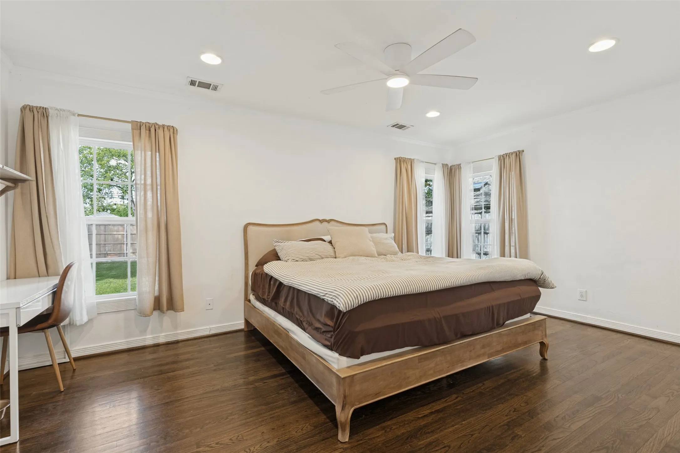 Single Family Residence For Rent in Dallas County , 6275 Revere Place, Dallas, Texas 75214, 2 Bedroom, 2 Bathroom, 2 Garage spaces, 1,383 Sqft, built in 1941, mls#21411790, Real Estate Agent in Dallas, Homes For Rent in Dallas county, Homes For Rent in Dallas, Realtor in Dallas Texas, Real Estate Brokerage Independent Realty Texas, Luminita Cordes Realtor