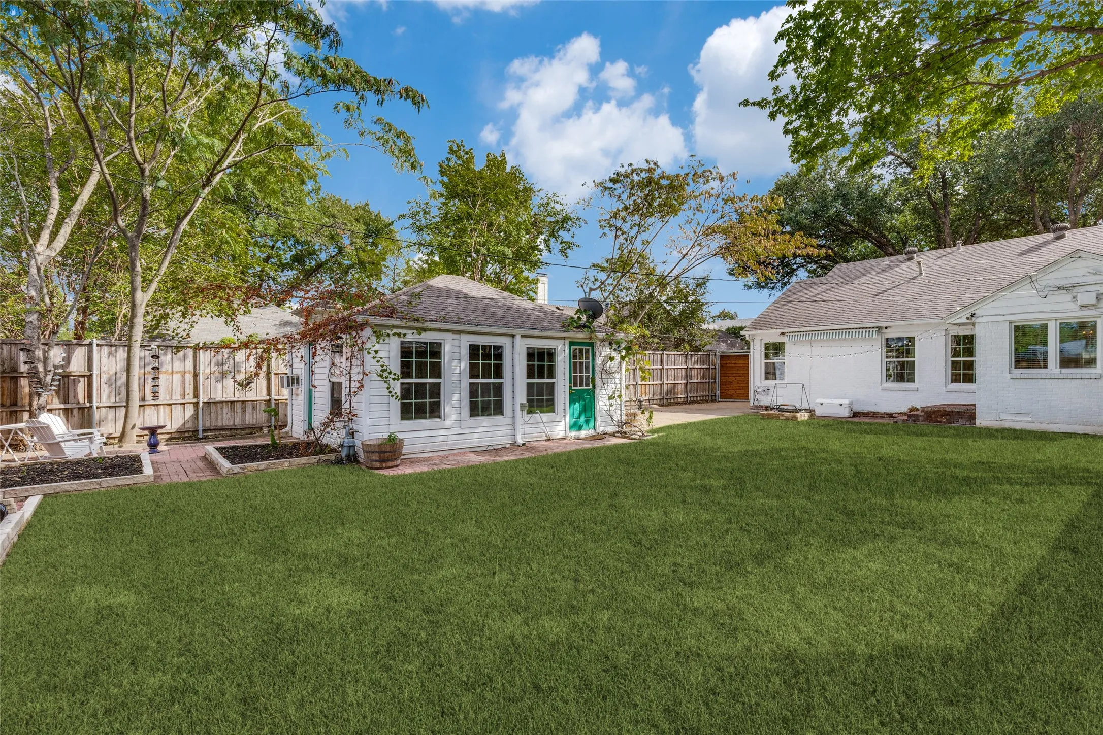 Single Family Residence For Rent in Dallas County , 6275 Revere Place, Dallas, Texas 75214, 2 Bedroom, 2 Bathroom, 2 Garage spaces, 1,383 Sqft, built in 1941, mls#21411790, Real Estate Agent in Dallas, Homes For Rent in Dallas county, Homes For Rent in Dallas, Realtor in Dallas Texas, Real Estate Brokerage Independent Realty Texas, Luminita Cordes Realtor