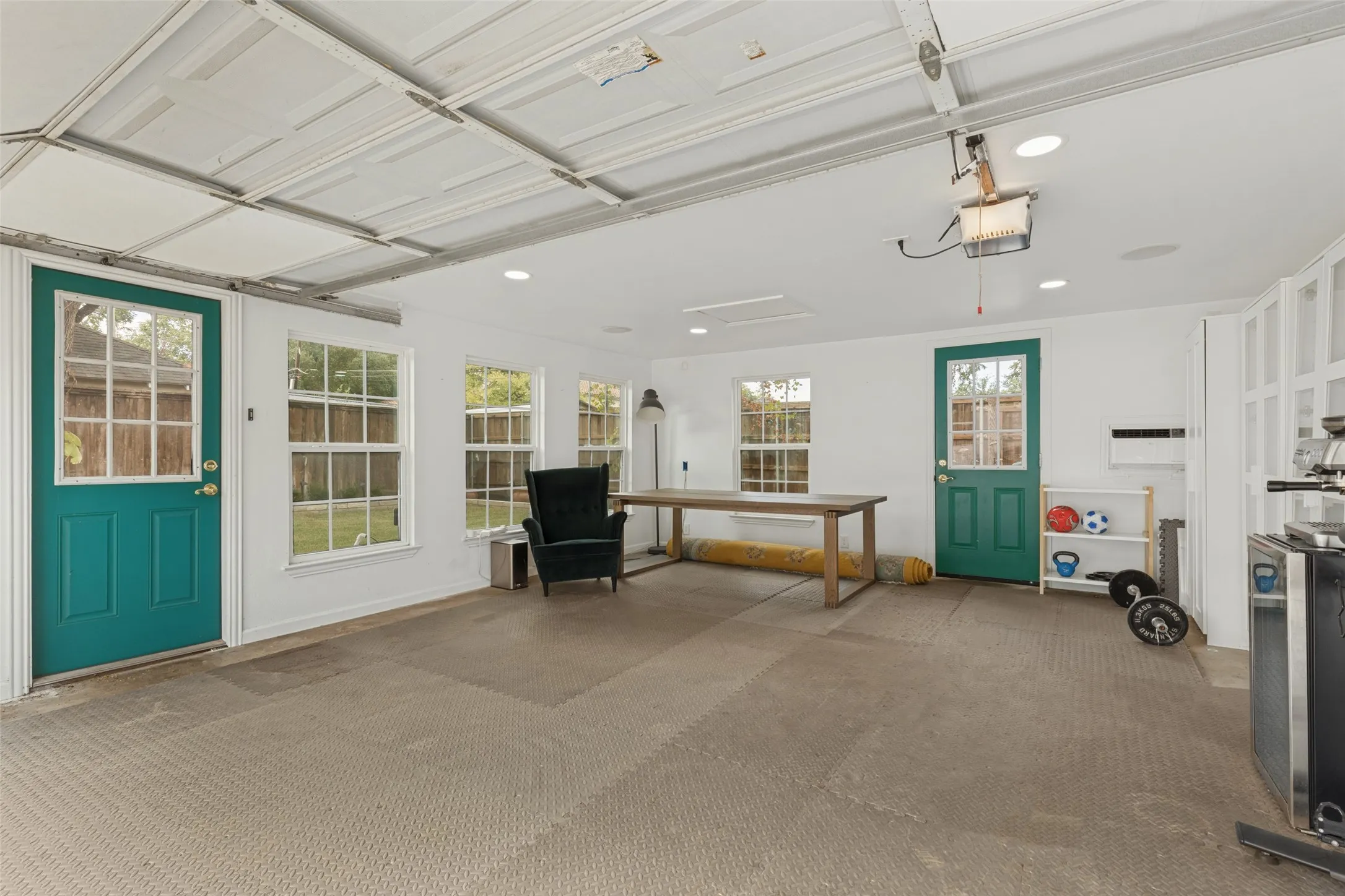Single Family Residence For Rent in Dallas County , 6275 Revere Place, Dallas, Texas 75214, 2 Bedroom, 2 Bathroom, 2 Garage spaces, 1,383 Sqft, built in 1941, mls#21411790, Real Estate Agent in Dallas, Homes For Rent in Dallas county, Homes For Rent in Dallas, Realtor in Dallas Texas, Real Estate Brokerage Independent Realty Texas, Luminita Cordes Realtor