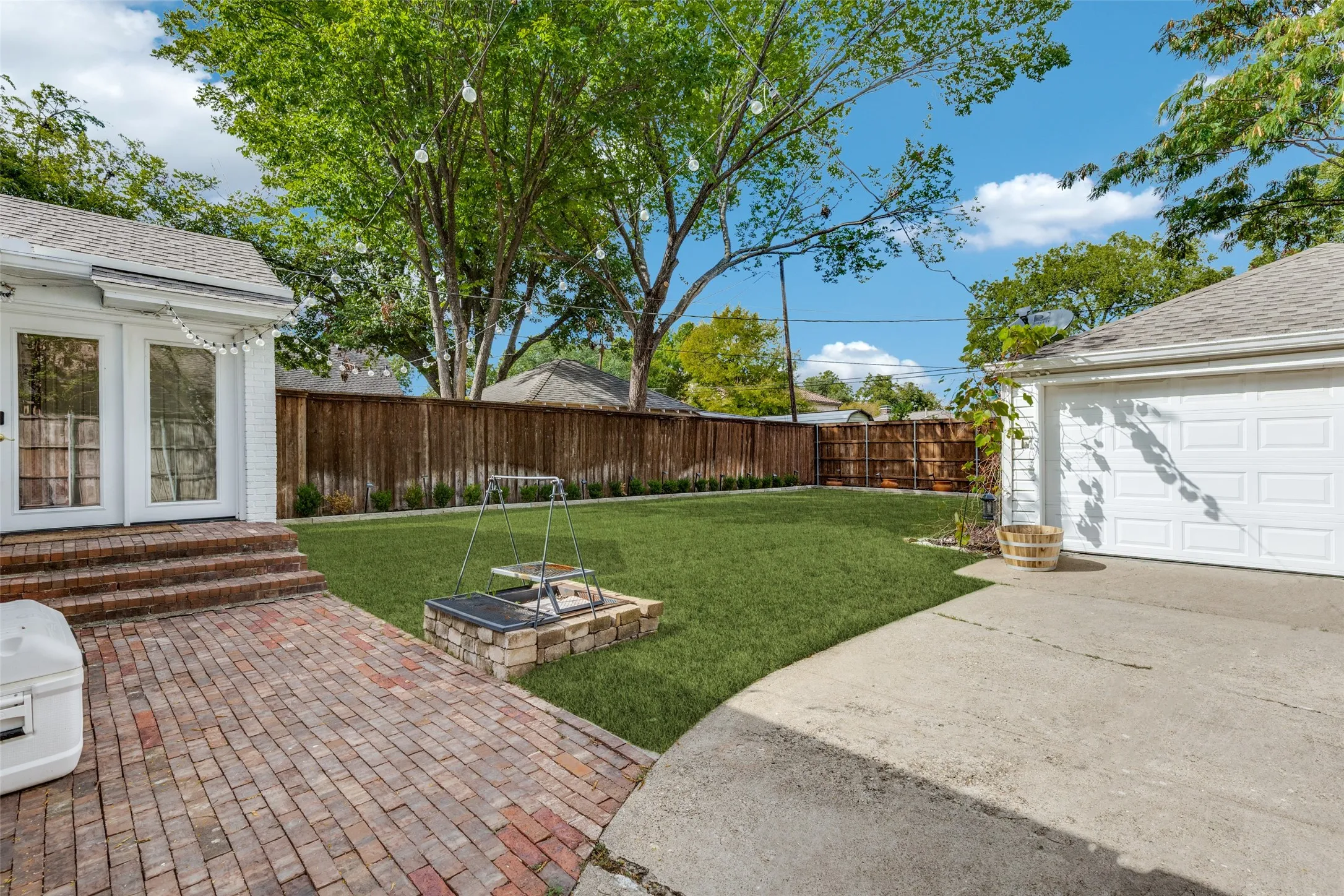 Single Family Residence For Rent in Dallas County , 6275 Revere Place, Dallas, Texas 75214, 2 Bedroom, 2 Bathroom, 2 Garage spaces, 1,383 Sqft, built in 1941, mls#21411790, Real Estate Agent in Dallas, Homes For Rent in Dallas county, Homes For Rent in Dallas, Realtor in Dallas Texas, Real Estate Brokerage Independent Realty Texas, Luminita Cordes Realtor