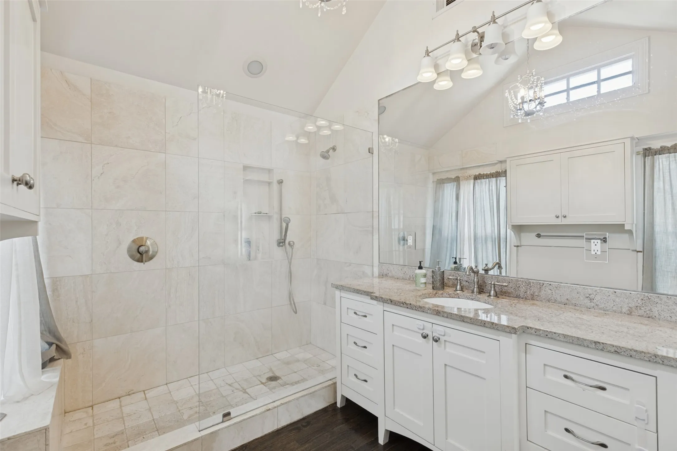 Single Family Residence For Rent in Dallas County , 6275 Revere Place, Dallas, Texas 75214, 2 Bedroom, 2 Bathroom, 2 Garage spaces, 1,383 Sqft, built in 1941, mls#21411790, Real Estate Agent in Dallas, Homes For Rent in Dallas county, Homes For Rent in Dallas, Realtor in Dallas Texas, Real Estate Brokerage Independent Realty Texas, Luminita Cordes Realtor