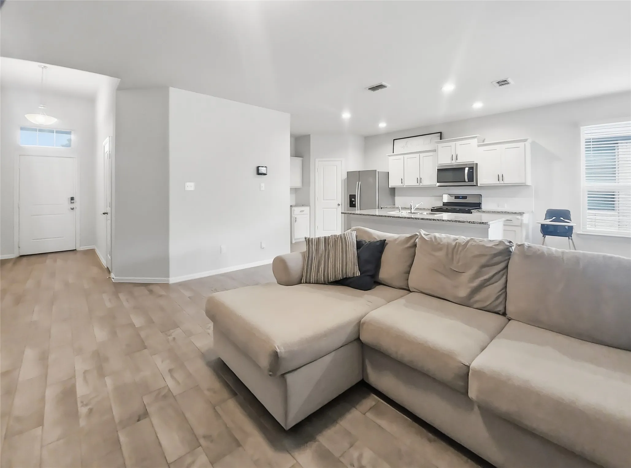 Single Family Residence For Rent in Tarrant County , 8500 Berry Crest Street, Fort Worth, Texas 76179, 4 Bedroom, 2 Bathroom, 2 Garage spaces, 1,862 Sqft, built in 2022, mls#21411807, Real Estate Agent in Fort Worth, Homes For Rent in Tarrant county, Homes For Rent in Fort Worth, Realtor in Fort Worth Texas, Real Estate Brokerage Independent Realty Texas, Luminita Cordes Realtor