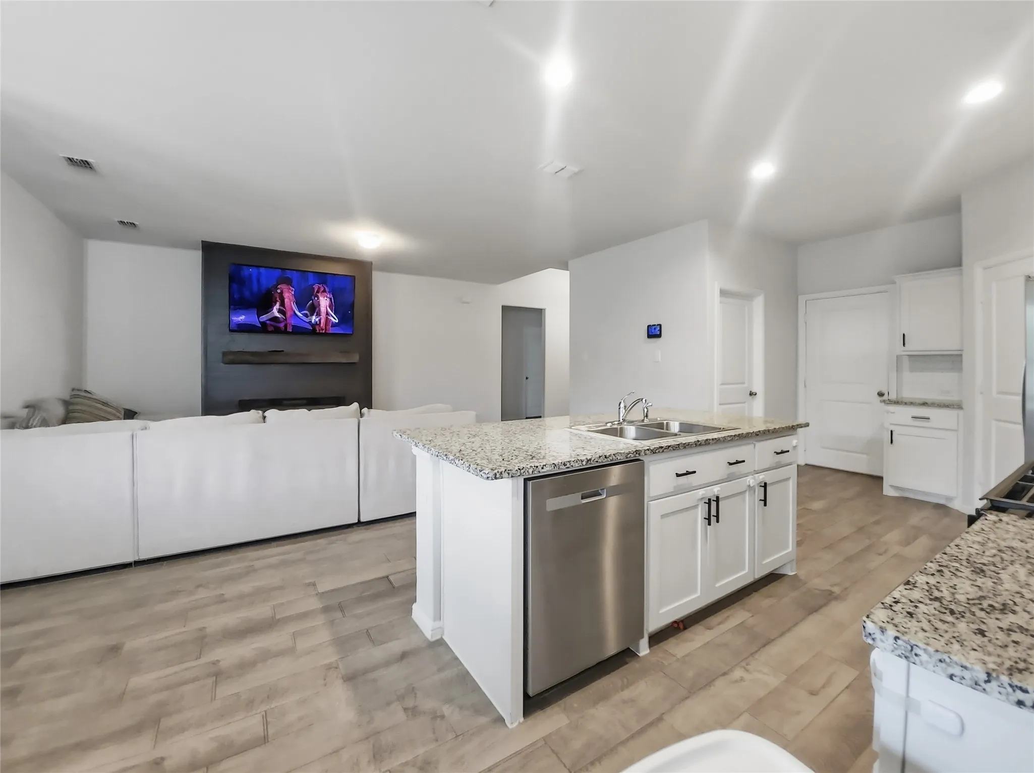 Single Family Residence For Rent in Tarrant County , 8500 Berry Crest Street, Fort Worth, Texas 76179, 4 Bedroom, 2 Bathroom, 2 Garage spaces, 1,862 Sqft, built in 2022, mls#21411807, Real Estate Agent in Fort Worth, Homes For Rent in Tarrant county, Homes For Rent in Fort Worth, Realtor in Fort Worth Texas, Real Estate Brokerage Independent Realty Texas, Luminita Cordes Realtor