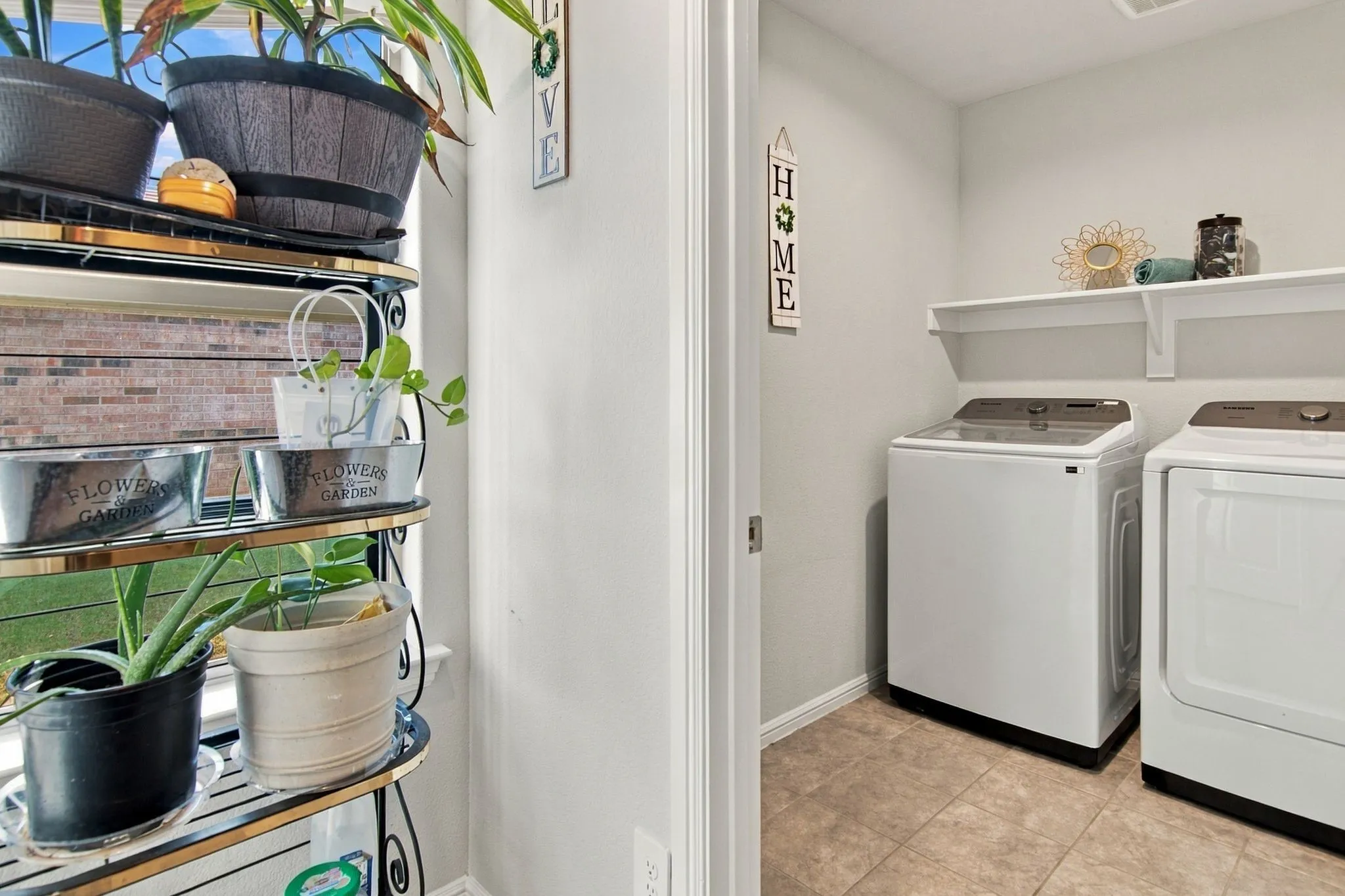 Single Family Residence For Rent in Tarrant County , 7933 Twin Forks Drive, Fort Worth, Texas 76131, 4 Bedroom, 2 Bathroom, 2 Garage spaces, 2,059 Sqft, built in 2023, mls#21411816, Real Estate Agent in Fort Worth, Homes For Rent in Tarrant county, Homes For Rent in Fort Worth, Realtor in Fort Worth Texas, Real Estate Brokerage Independent Realty Texas, Luminita Cordes Realtor