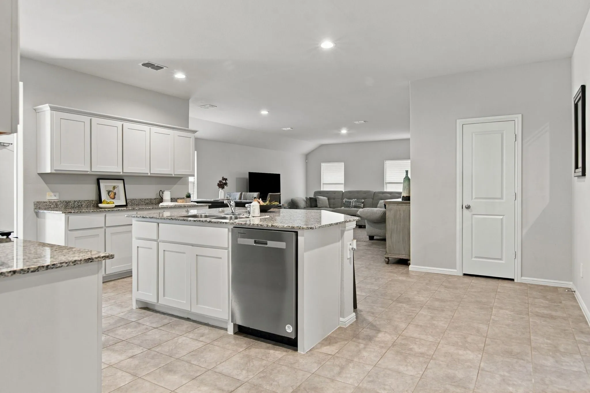 Single Family Residence For Rent in Tarrant County , 7933 Twin Forks Drive, Fort Worth, Texas 76131, 4 Bedroom, 2 Bathroom, 2 Garage spaces, 2,059 Sqft, built in 2023, mls#21411816, Real Estate Agent in Fort Worth, Homes For Rent in Tarrant county, Homes For Rent in Fort Worth, Realtor in Fort Worth Texas, Real Estate Brokerage Independent Realty Texas, Luminita Cordes Realtor