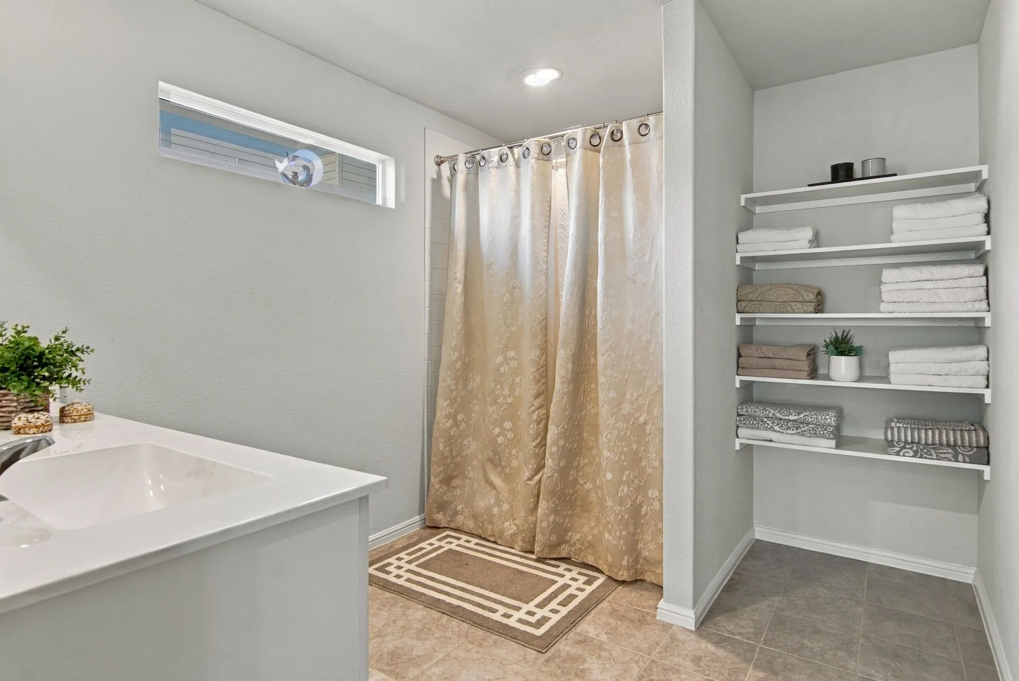 Single Family Residence For Rent in Tarrant County , 7933 Twin Forks Drive, Fort Worth, Texas 76131, 4 Bedroom, 2 Bathroom, 2 Garage spaces, 2,059 Sqft, built in 2023, mls#21411816, Real Estate Agent in Fort Worth, Homes For Rent in Tarrant county, Homes For Rent in Fort Worth, Realtor in Fort Worth Texas, Real Estate Brokerage Independent Realty Texas, Luminita Cordes Realtor