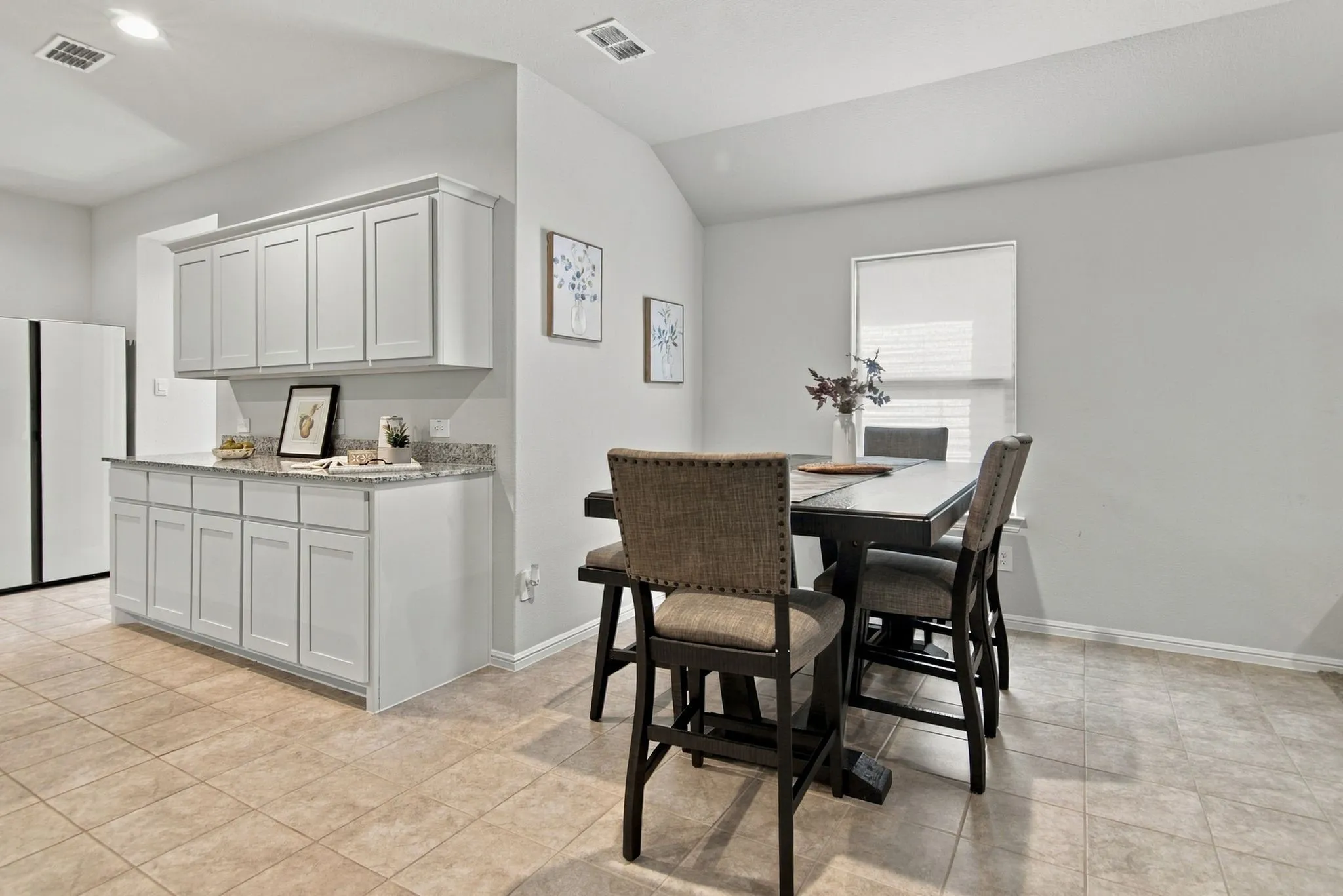 Single Family Residence For Rent in Tarrant County , 7933 Twin Forks Drive, Fort Worth, Texas 76131, 4 Bedroom, 2 Bathroom, 2 Garage spaces, 2,059 Sqft, built in 2023, mls#21411816, Real Estate Agent in Fort Worth, Homes For Rent in Tarrant county, Homes For Rent in Fort Worth, Realtor in Fort Worth Texas, Real Estate Brokerage Independent Realty Texas, Luminita Cordes Realtor
