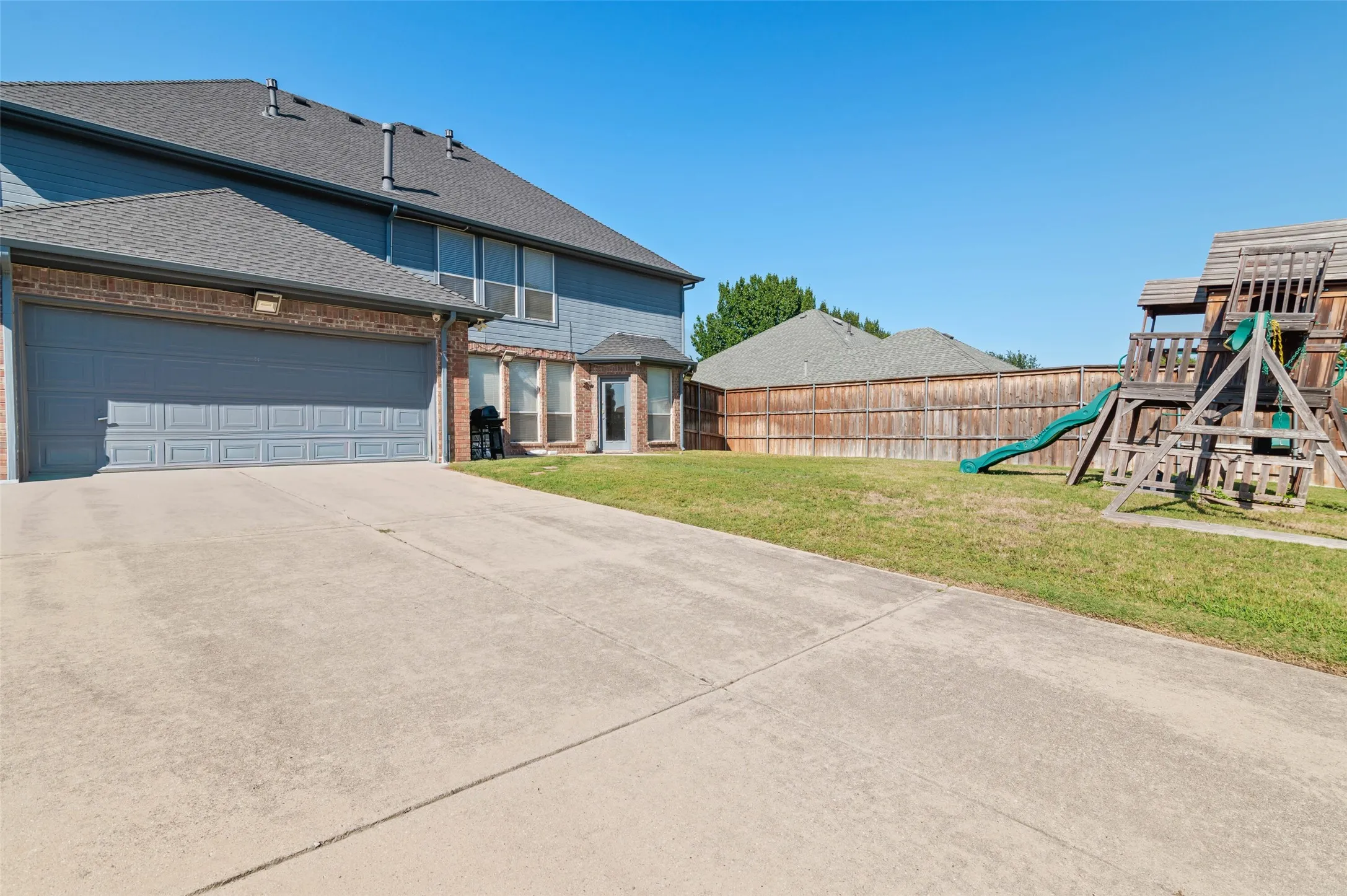 Single Family Residence For Rent in Denton County , 1309 Greenway Park Drive, Carrollton, Texas 75007, 4 Bedroom, 3 Bathroom, 2 Garage spaces, 3,180 Sqft, built in 1999, mls#21411817, Real Estate Agent in Carrollton, Homes For Rent in Denton county, Homes For Rent in Carrollton, Realtor in Carrollton Texas, Real Estate Brokerage Independent Realty Texas, Luminita Cordes Realtor