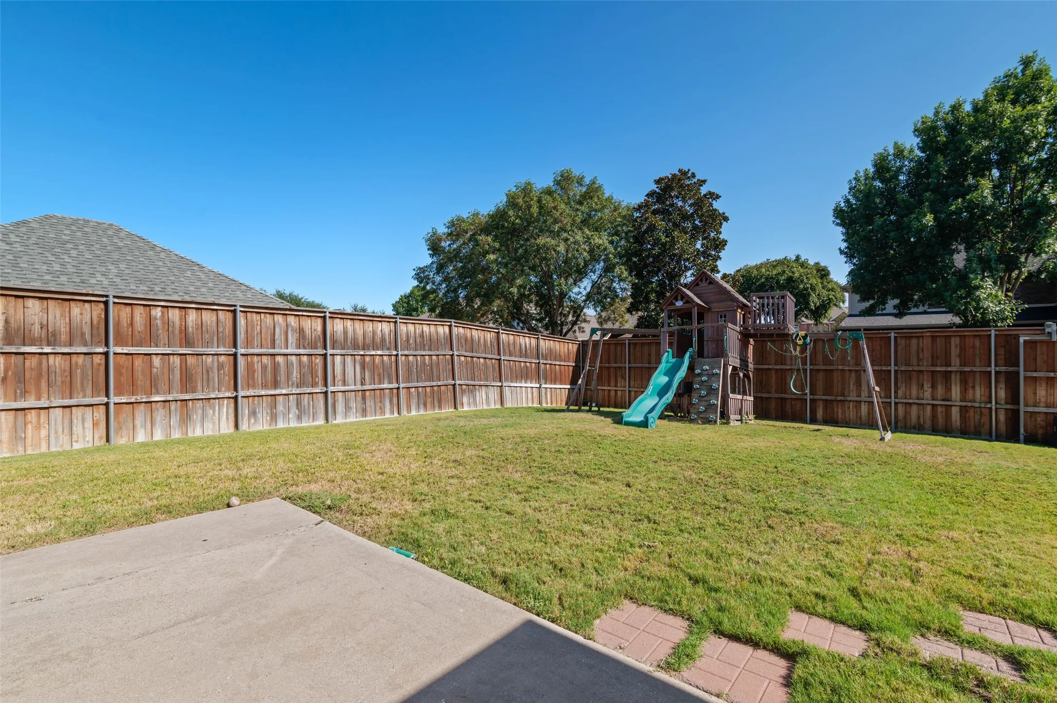 Single Family Residence For Rent in Denton County , 1309 Greenway Park Drive, Carrollton, Texas 75007, 4 Bedroom, 3 Bathroom, 2 Garage spaces, 3,180 Sqft, built in 1999, mls#21411817, Real Estate Agent in Carrollton, Homes For Rent in Denton county, Homes For Rent in Carrollton, Realtor in Carrollton Texas, Real Estate Brokerage Independent Realty Texas, Luminita Cordes Realtor