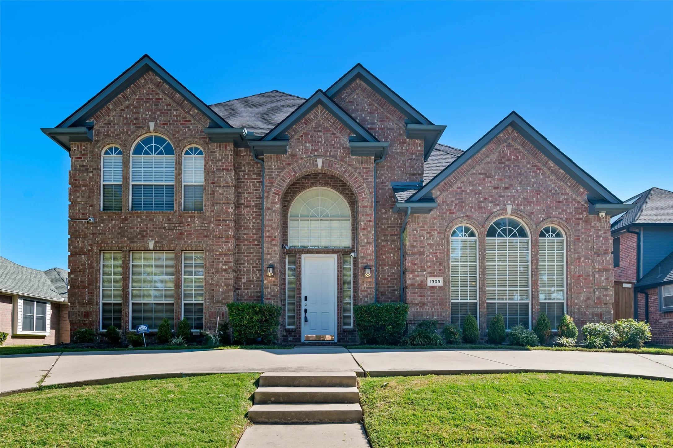 Single Family Residence For Rent in Denton County , 1309 Greenway Park Drive, Carrollton, Texas 75007, 4 Bedroom, 3 Bathroom, 2 Garage spaces, 3,180 Sqft, built in 1999, mls#21411817, Real Estate Agent in Carrollton, Homes For Rent in Denton county, Homes For Rent in Carrollton, Realtor in Carrollton Texas, Real Estate Brokerage Independent Realty Texas, Luminita Cordes Realtor