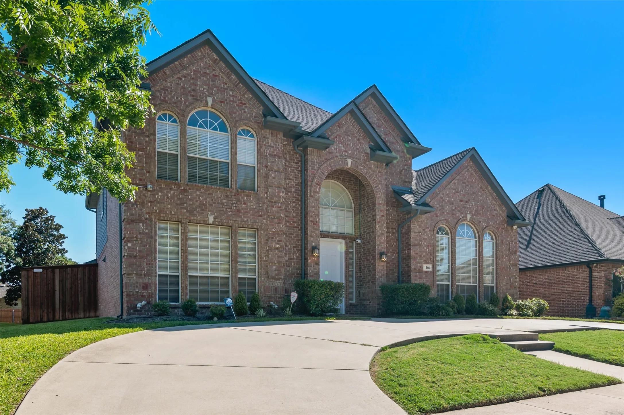 Single Family Residence For Rent