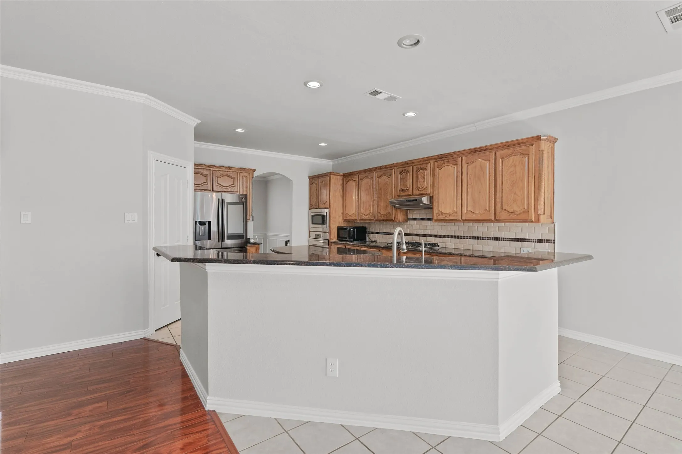 Single Family Residence For Rent in Denton County , 1309 Greenway Park Drive, Carrollton, Texas 75007, 4 Bedroom, 3 Bathroom, 2 Garage spaces, 3,180 Sqft, built in 1999, mls#21411817, Real Estate Agent in Carrollton, Homes For Rent in Denton county, Homes For Rent in Carrollton, Realtor in Carrollton Texas, Real Estate Brokerage Independent Realty Texas, Luminita Cordes Realtor