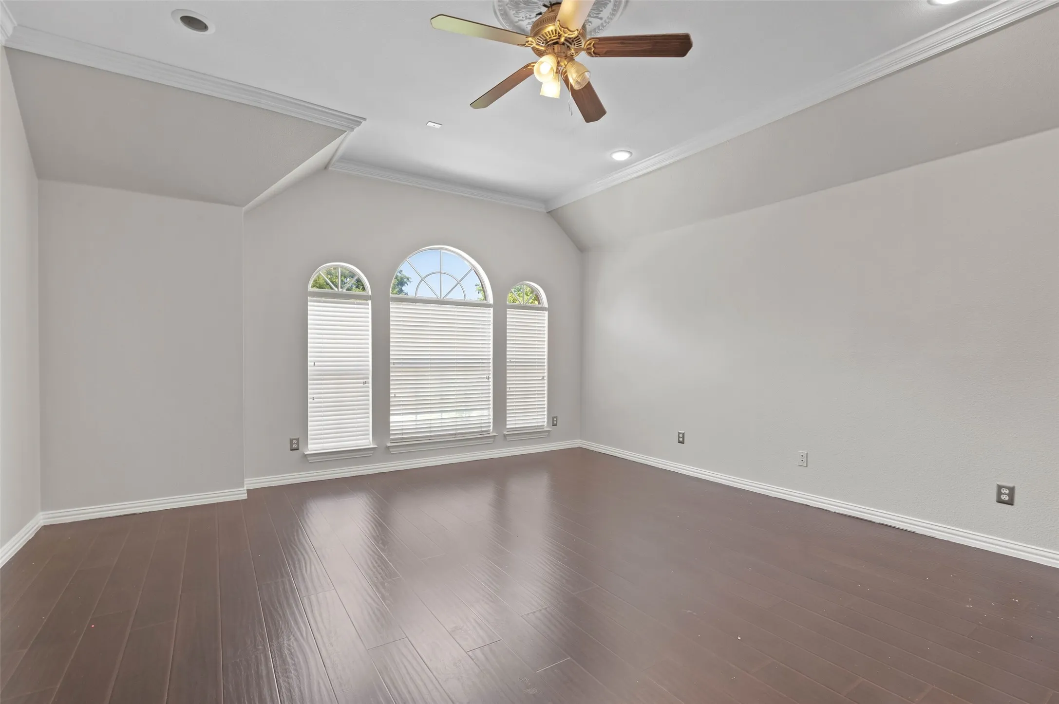 Single Family Residence For Rent in Denton County , 1309 Greenway Park Drive, Carrollton, Texas 75007, 4 Bedroom, 3 Bathroom, 2 Garage spaces, 3,180 Sqft, built in 1999, mls#21411817, Real Estate Agent in Carrollton, Homes For Rent in Denton county, Homes For Rent in Carrollton, Realtor in Carrollton Texas, Real Estate Brokerage Independent Realty Texas, Luminita Cordes Realtor