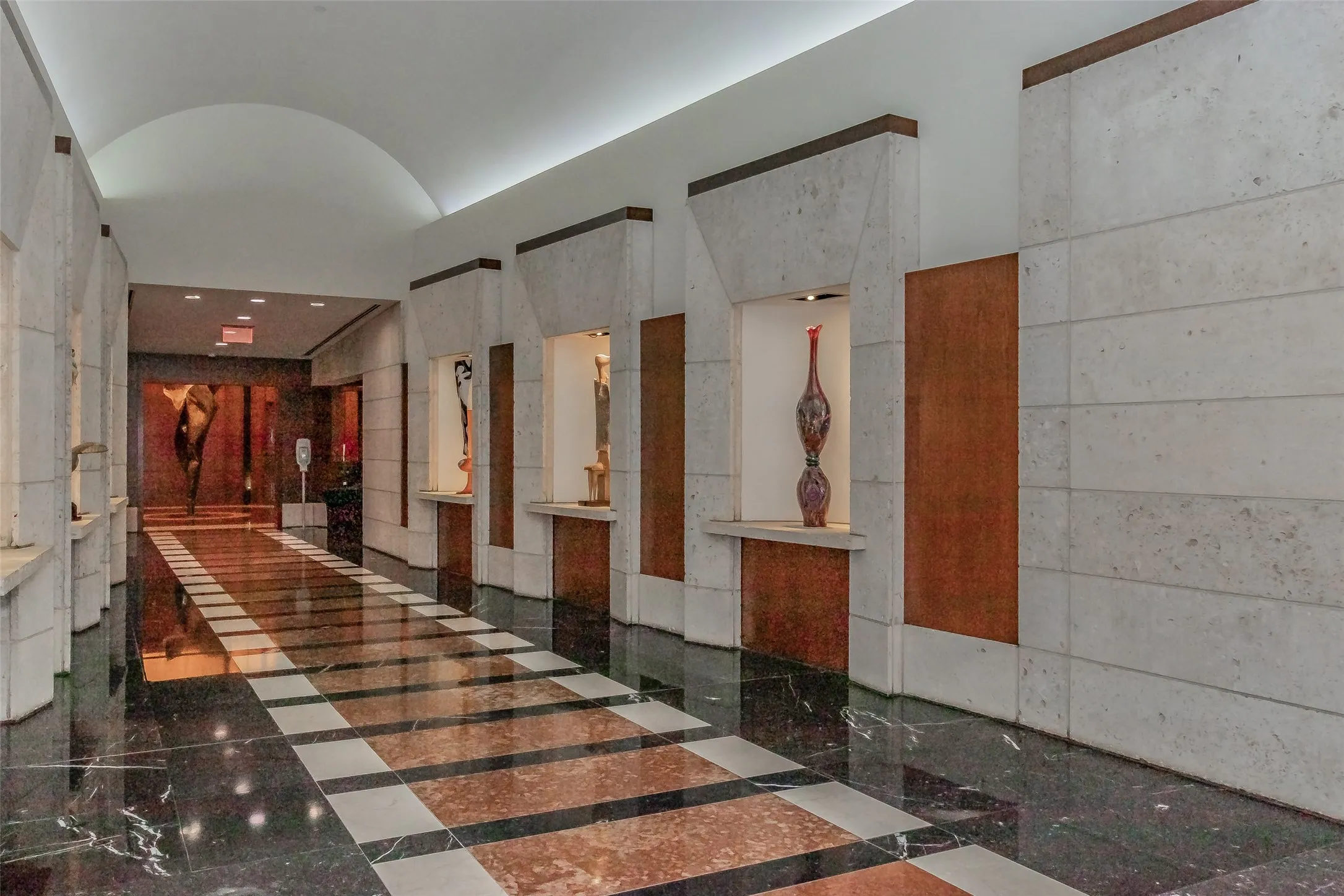 Condominium For Sale in Tarrant County , 500 Throckmorton Street 2502, Fort Worth, Texas 76102, 1 Bedroom, 1 Bathroom, 1 Garage spaces, 923 Sqft, built in 1972, mls#21411725, Real Estate Agent in Fort Worth, Homes For Sale in Tarrant county, Homes For Sale in Fort Worth, Realtor in Fort Worth Texas, Real Estate Brokerage Independent Realty Texas, Luminita Cordes Realtor