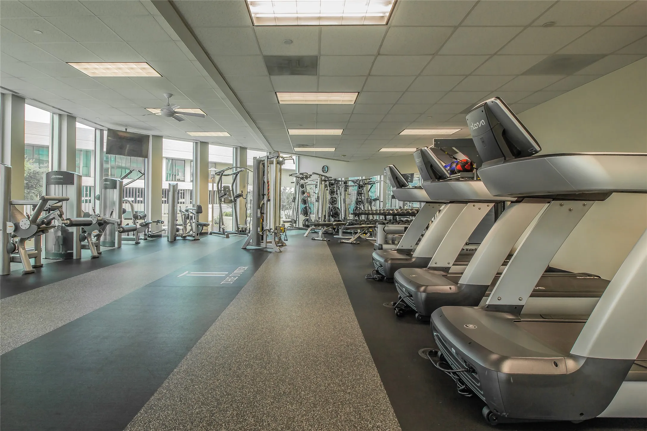 Condominium For Sale in Tarrant County , 500 Throckmorton Street 2502, Fort Worth, Texas 76102, 1 Bedroom, 1 Bathroom, 1 Garage spaces, 923 Sqft, built in 1972, mls#21411725, Real Estate Agent in Fort Worth, Homes For Sale in Tarrant county, Homes For Sale in Fort Worth, Realtor in Fort Worth Texas, Real Estate Brokerage Independent Realty Texas, Luminita Cordes Realtor