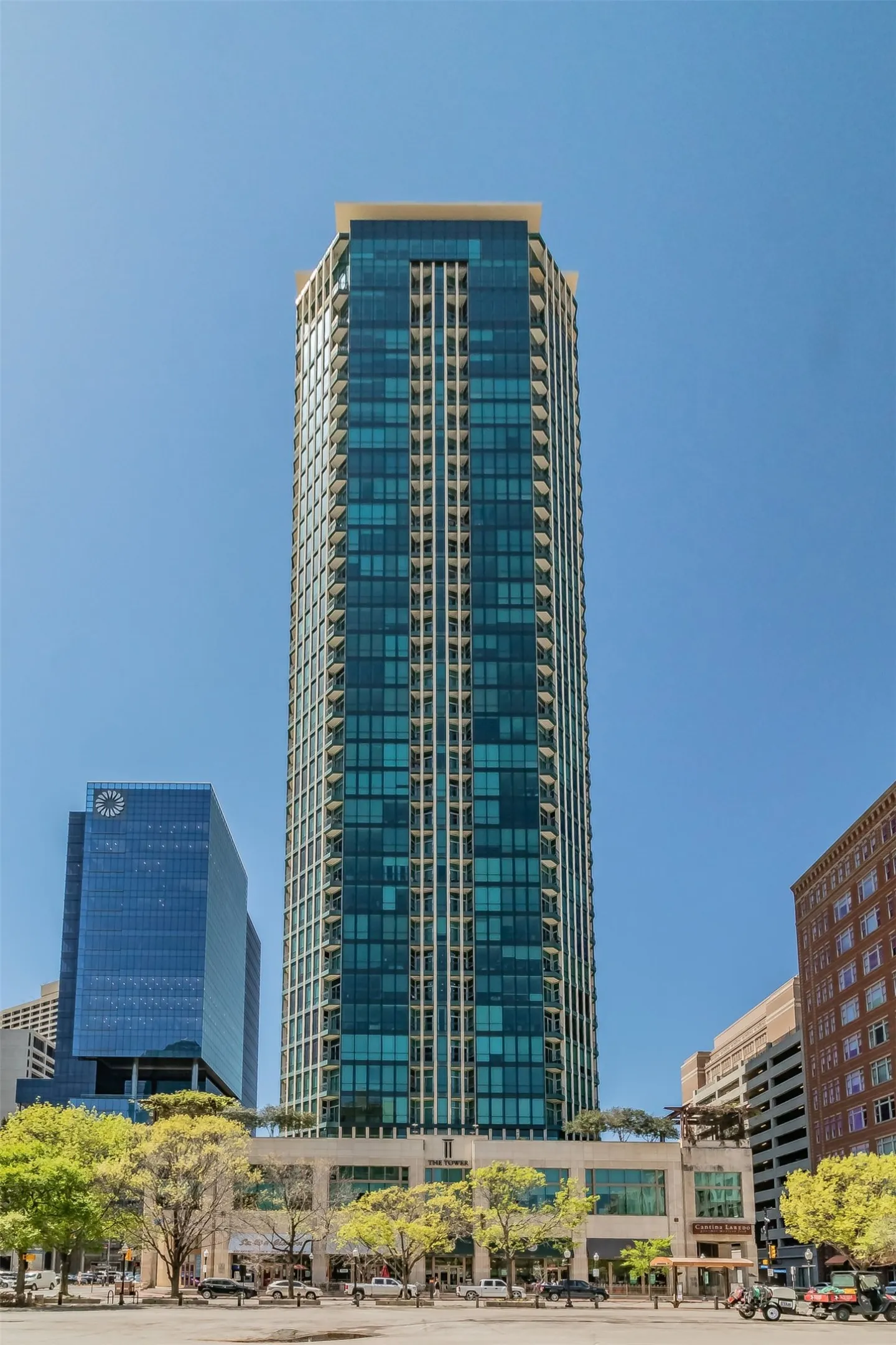 Condominium For Sale in Tarrant County , 500 Throckmorton Street 2502, Fort Worth, Texas 76102, 1 Bedroom, 1 Bathroom, 1 Garage spaces, 923 Sqft, built in 1972, mls#21411725, Real Estate Agent in Fort Worth, Homes For Sale in Tarrant county, Homes For Sale in Fort Worth, Realtor in Fort Worth Texas, Real Estate Brokerage Independent Realty Texas, Luminita Cordes Realtor