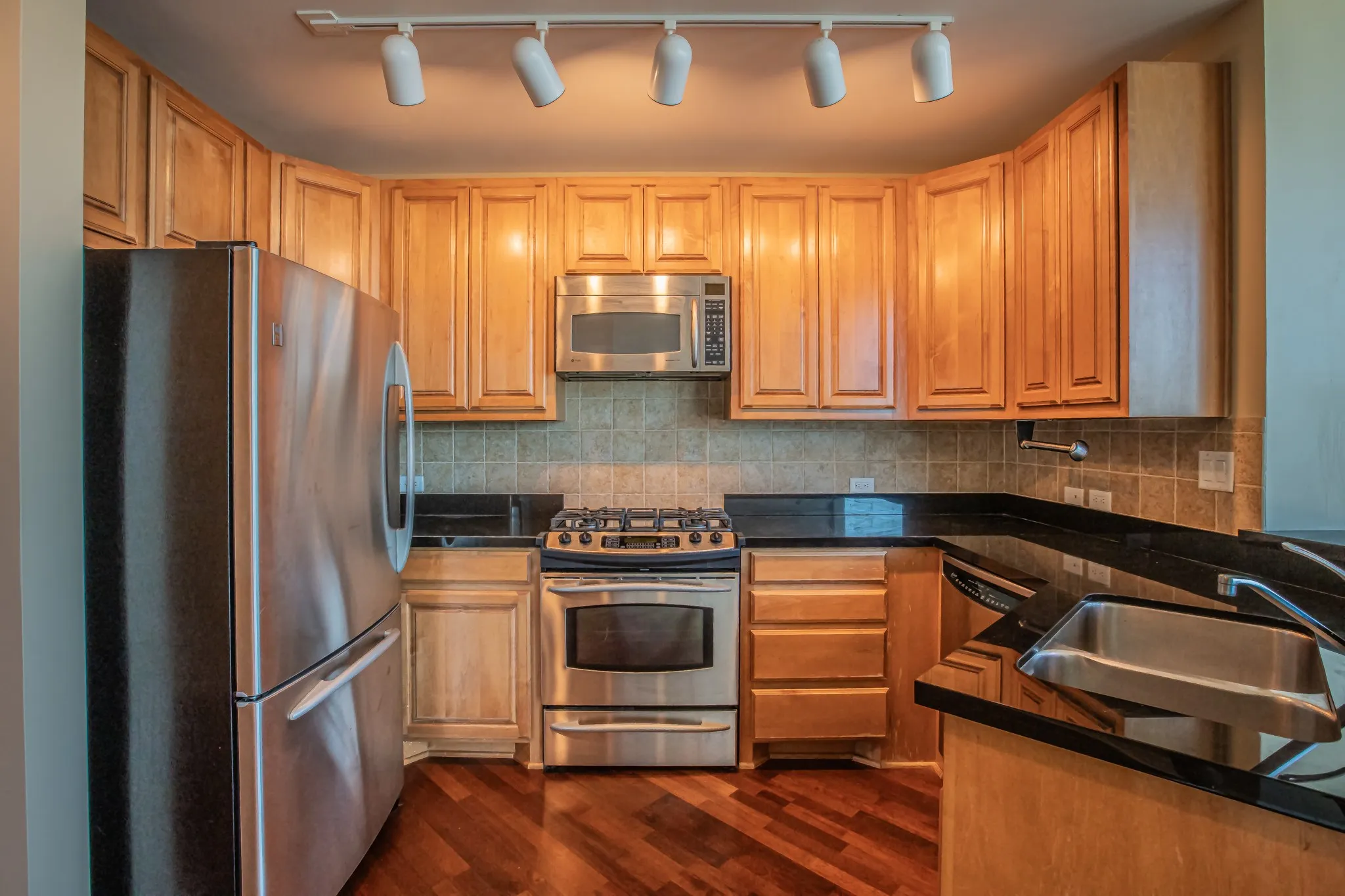 Condominium For Sale in Tarrant County , 500 Throckmorton Street 2502, Fort Worth, Texas 76102, 1 Bedroom, 1 Bathroom, 1 Garage spaces, 923 Sqft, built in 1972, mls#21411725, Real Estate Agent in Fort Worth, Homes For Sale in Tarrant county, Homes For Sale in Fort Worth, Realtor in Fort Worth Texas, Real Estate Brokerage Independent Realty Texas, Luminita Cordes Realtor