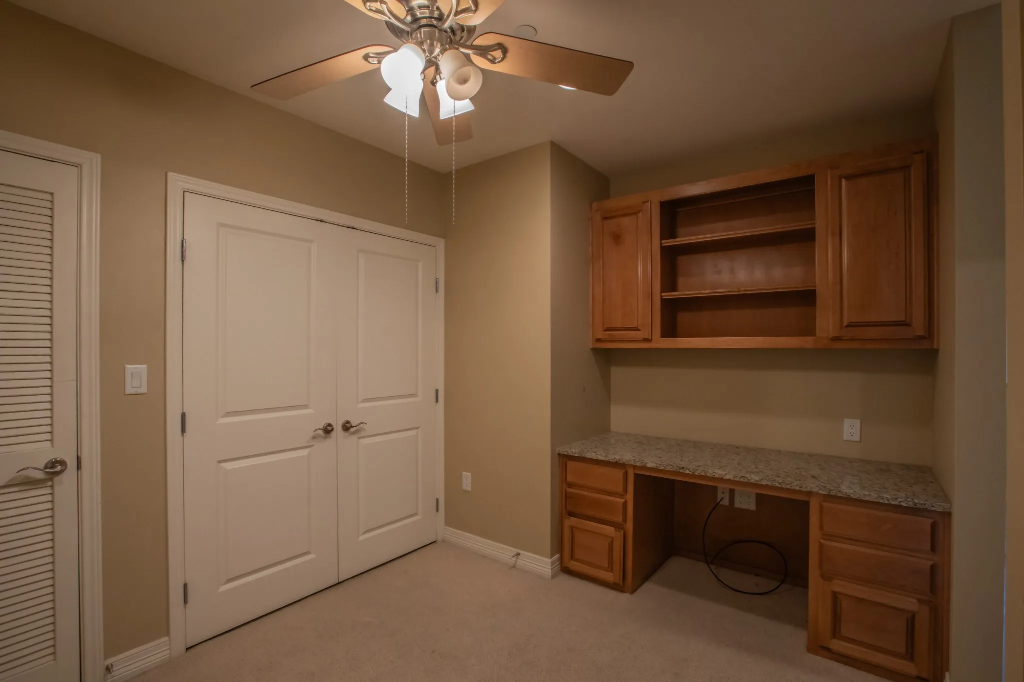 Condominium For Sale in Tarrant County , 500 Throckmorton Street 2502, Fort Worth, Texas 76102, 1 Bedroom, 1 Bathroom, 1 Garage spaces, 923 Sqft, built in 1972, mls#21411725, Real Estate Agent in Fort Worth, Homes For Sale in Tarrant county, Homes For Sale in Fort Worth, Realtor in Fort Worth Texas, Real Estate Brokerage Independent Realty Texas, Luminita Cordes Realtor