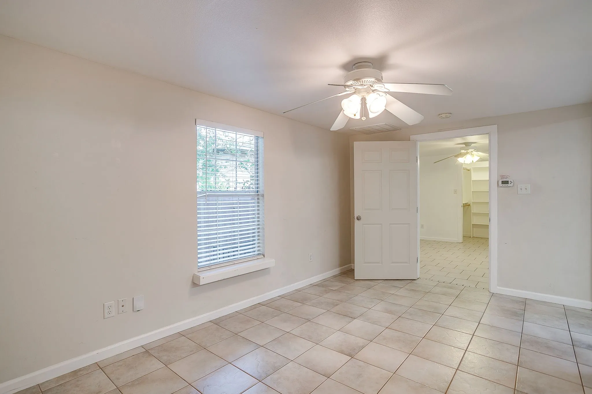 Single Family Residence For Rent in Tarrant County , 2606 Wayside Avenue, Fort Worth, Texas 76110, 1 Bedroom, 1 Bathroom, Garage spaces, 710 Sqft, built in 1941, mls#21411812, Real Estate Agent in Fort Worth, Homes For Rent in Tarrant county, Homes For Rent in Fort Worth, Realtor in Fort Worth Texas, Real Estate Brokerage Independent Realty Texas, Luminita Cordes Realtor