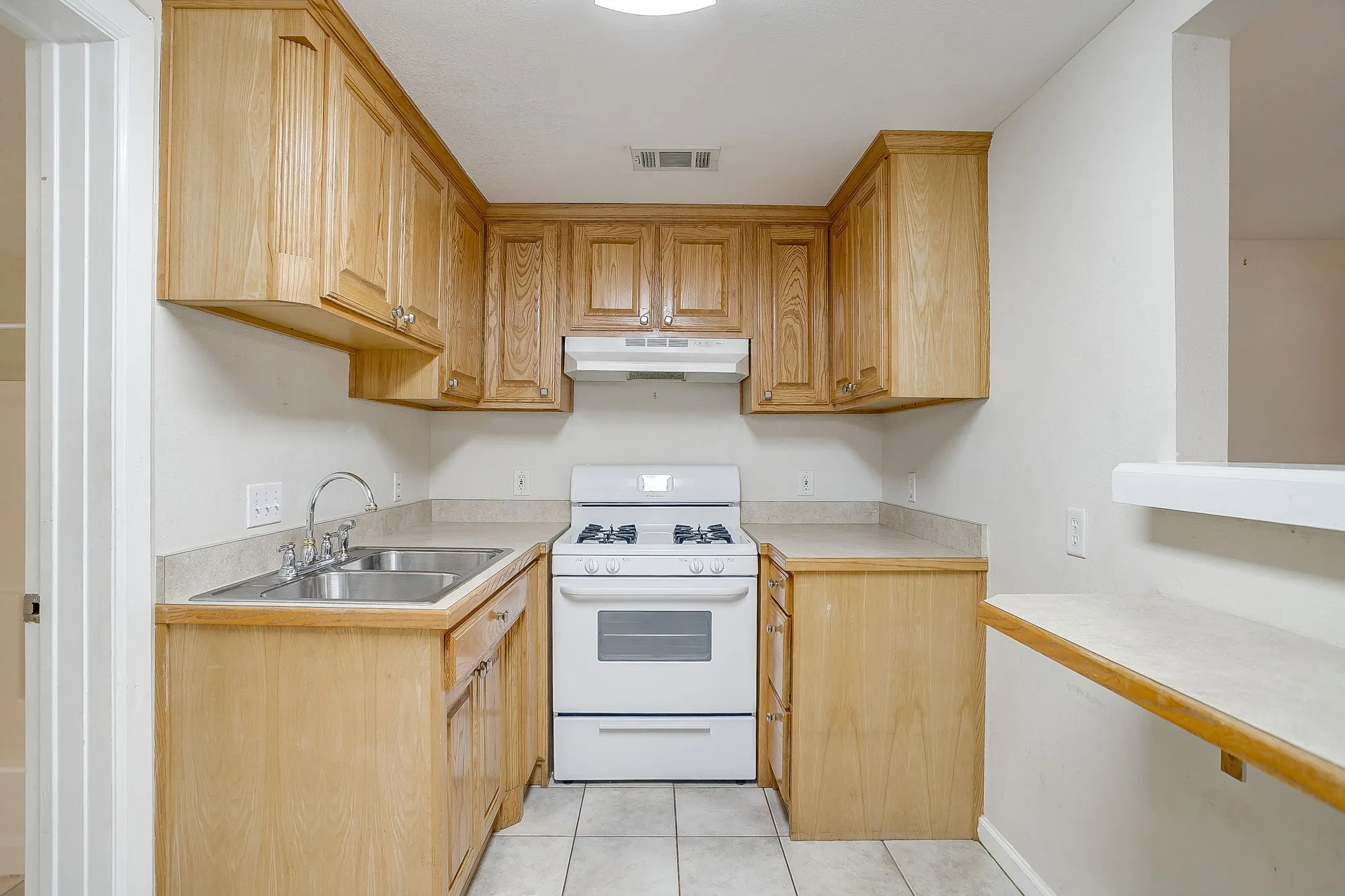 Single Family Residence For Rent in Tarrant County , 2606 Wayside Avenue, Fort Worth, Texas 76110, 1 Bedroom, 1 Bathroom, Garage spaces, 710 Sqft, built in 1941, mls#21411812, Real Estate Agent in Fort Worth, Homes For Rent in Tarrant county, Homes For Rent in Fort Worth, Realtor in Fort Worth Texas, Real Estate Brokerage Independent Realty Texas, Luminita Cordes Realtor