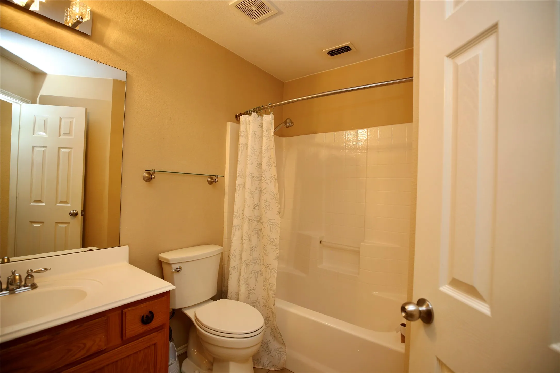 Single Family Residence For Rent in Tarrant County , 5708 Calf Creek Drive, Fort Worth, Texas 76179, 3 Bedroom, 2 Bathroom, 2 Garage spaces, 2,192 Sqft, built in 2004, mls#21403237, Real Estate Agent in Fort Worth, Homes For Rent in Tarrant county, Homes For Rent in Fort Worth, Realtor in Fort Worth Texas, Real Estate Brokerage Independent Realty Texas, Luminita Cordes Realtor