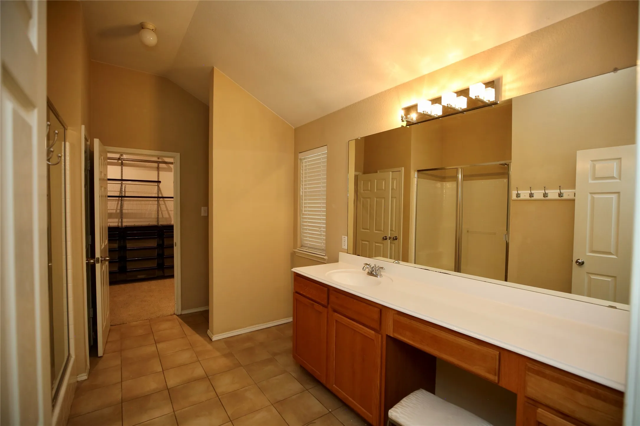 Single Family Residence For Rent in Tarrant County , 5708 Calf Creek Drive, Fort Worth, Texas 76179, 3 Bedroom, 2 Bathroom, 2 Garage spaces, 2,192 Sqft, built in 2004, mls#21403237, Real Estate Agent in Fort Worth, Homes For Rent in Tarrant county, Homes For Rent in Fort Worth, Realtor in Fort Worth Texas, Real Estate Brokerage Independent Realty Texas, Luminita Cordes Realtor