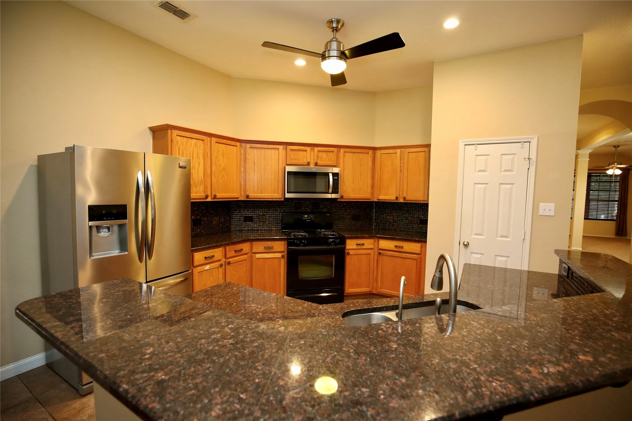 Single Family Residence For Rent in Tarrant County , 5708 Calf Creek Drive, Fort Worth, Texas 76179, 3 Bedroom, 2 Bathroom, 2 Garage spaces, 2,192 Sqft, built in 2004, mls#21403237, Real Estate Agent in Fort Worth, Homes For Rent in Tarrant county, Homes For Rent in Fort Worth, Realtor in Fort Worth Texas, Real Estate Brokerage Independent Realty Texas, Luminita Cordes Realtor