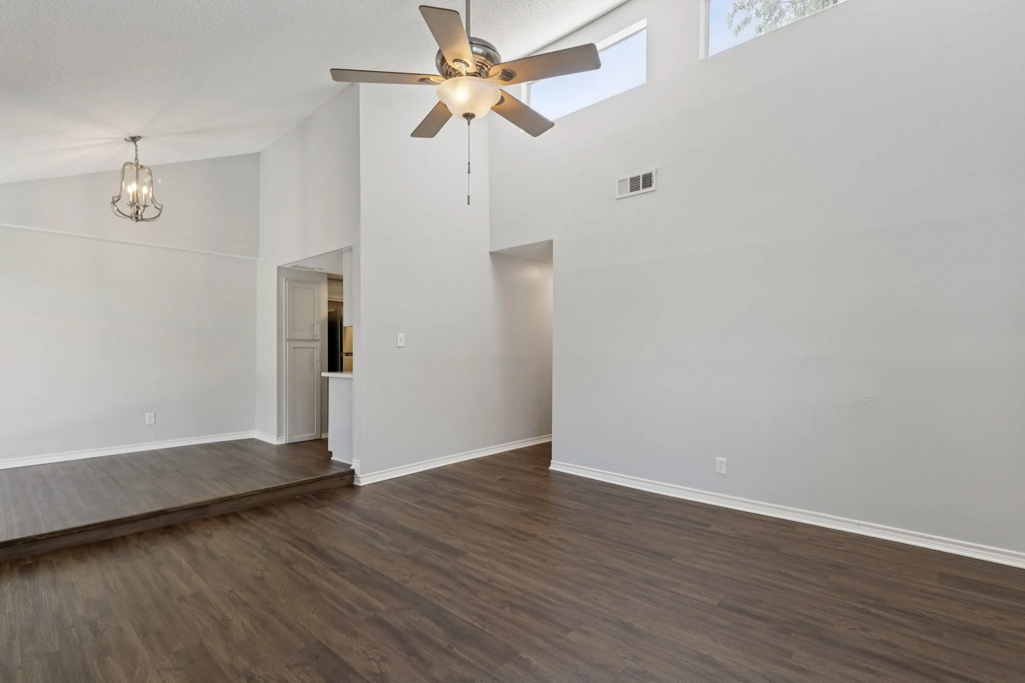 Condominium For Rent in Dallas County , 6646 E Lovers Lane 104, Dallas, Texas 75214, 2 Bedroom, 1 Bathroom, 1 Garage spaces, 848 Sqft, built in 1979, mls#21411828, Real Estate Agent in Dallas, Homes For Rent in Dallas county, Homes For Rent in Dallas, Realtor in Dallas Texas, Real Estate Brokerage Independent Realty Texas, Luminita Cordes Realtor