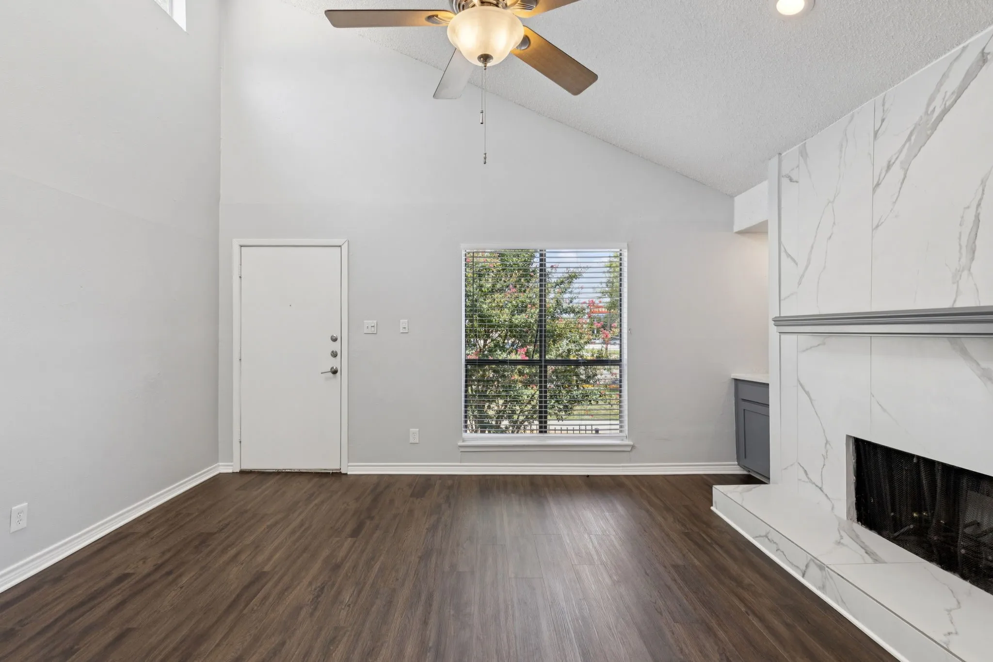 Condominium For Rent in Dallas County , 6646 E Lovers Lane 104, Dallas, Texas 75214, 2 Bedroom, 1 Bathroom, 1 Garage spaces, 848 Sqft, built in 1979, mls#21411828, Real Estate Agent in Dallas, Homes For Rent in Dallas county, Homes For Rent in Dallas, Realtor in Dallas Texas, Real Estate Brokerage Independent Realty Texas, Luminita Cordes Realtor