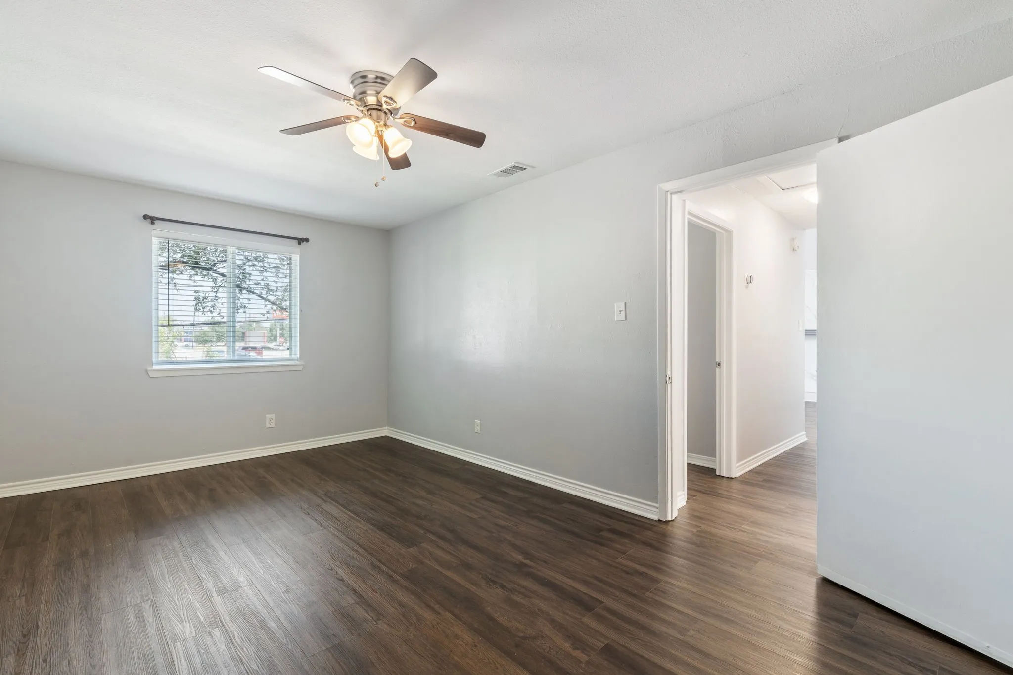 Condominium For Rent in Dallas County , 6646 E Lovers Lane 104, Dallas, Texas 75214, 2 Bedroom, 1 Bathroom, 1 Garage spaces, 848 Sqft, built in 1979, mls#21411828, Real Estate Agent in Dallas, Homes For Rent in Dallas county, Homes For Rent in Dallas, Realtor in Dallas Texas, Real Estate Brokerage Independent Realty Texas, Luminita Cordes Realtor