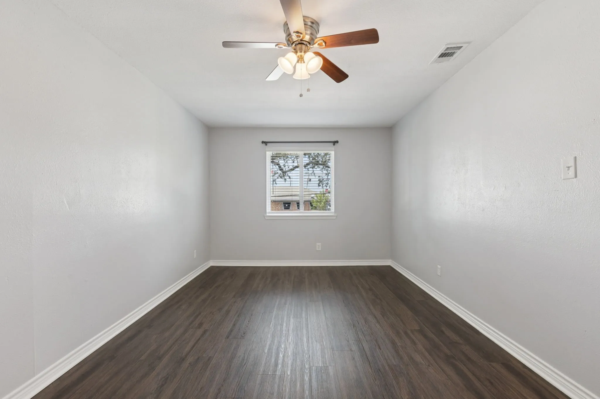 Condominium For Rent in Dallas County , 6646 E Lovers Lane 104, Dallas, Texas 75214, 2 Bedroom, 1 Bathroom, 1 Garage spaces, 848 Sqft, built in 1979, mls#21411828, Real Estate Agent in Dallas, Homes For Rent in Dallas county, Homes For Rent in Dallas, Realtor in Dallas Texas, Real Estate Brokerage Independent Realty Texas, Luminita Cordes Realtor