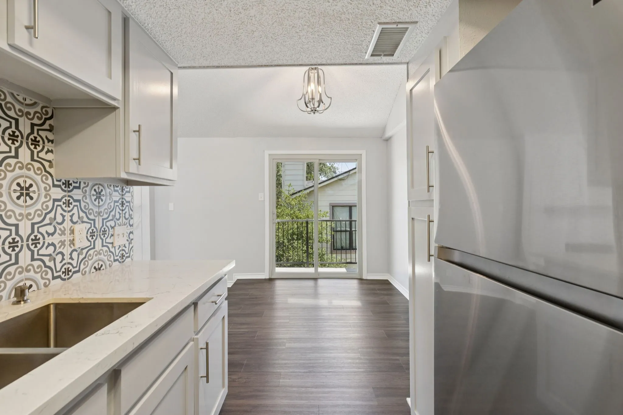 Condominium For Rent in Dallas County , 6646 E Lovers Lane 104, Dallas, Texas 75214, 2 Bedroom, 1 Bathroom, 1 Garage spaces, 848 Sqft, built in 1979, mls#21411828, Real Estate Agent in Dallas, Homes For Rent in Dallas county, Homes For Rent in Dallas, Realtor in Dallas Texas, Real Estate Brokerage Independent Realty Texas, Luminita Cordes Realtor