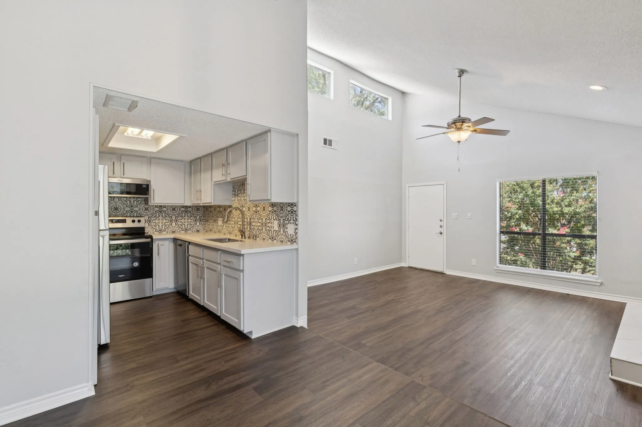 Condominium For Rent in Dallas County , 6646 E Lovers Lane 104, Dallas, Texas 75214, 2 Bedroom, 1 Bathroom, 1 Garage spaces, 848 Sqft, built in 1979, mls#21411828, Real Estate Agent in Dallas, Homes For Rent in Dallas county, Homes For Rent in Dallas, Realtor in Dallas Texas, Real Estate Brokerage Independent Realty Texas, Luminita Cordes Realtor
